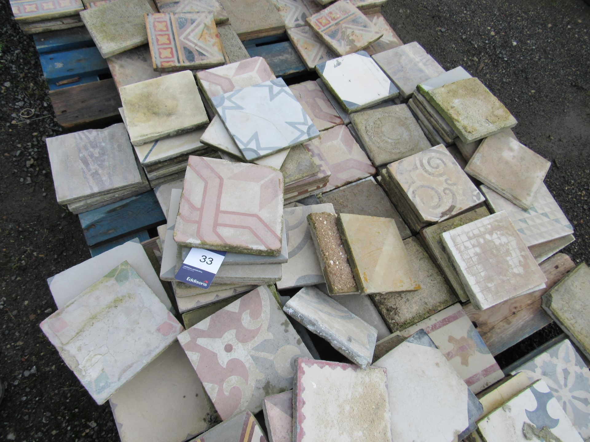 Quantity Reclaimed Tiles to Pallet - Image 2 of 2