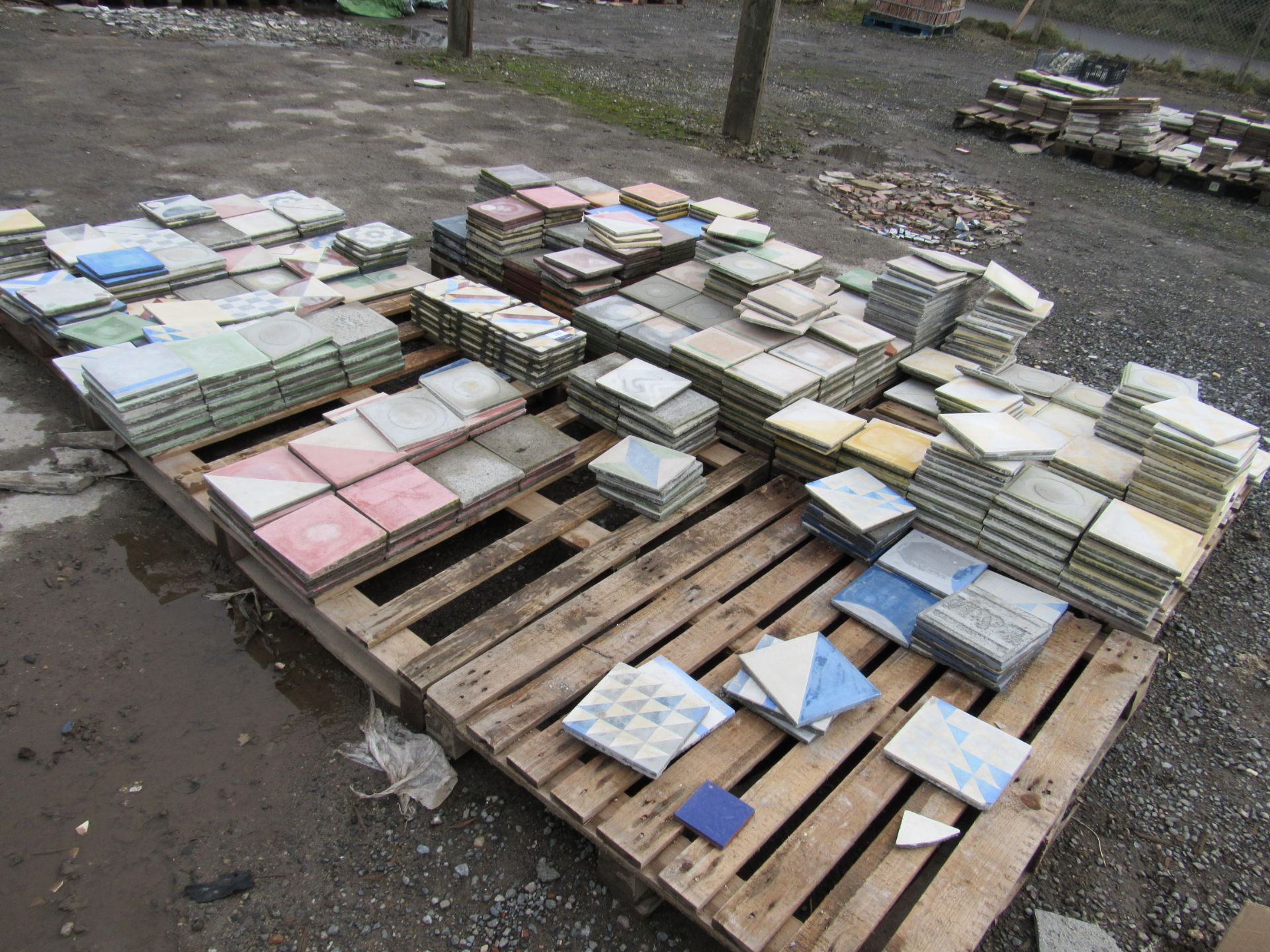 Large Quantity Patchwork Tiles to 5 Pallets - Image 3 of 5