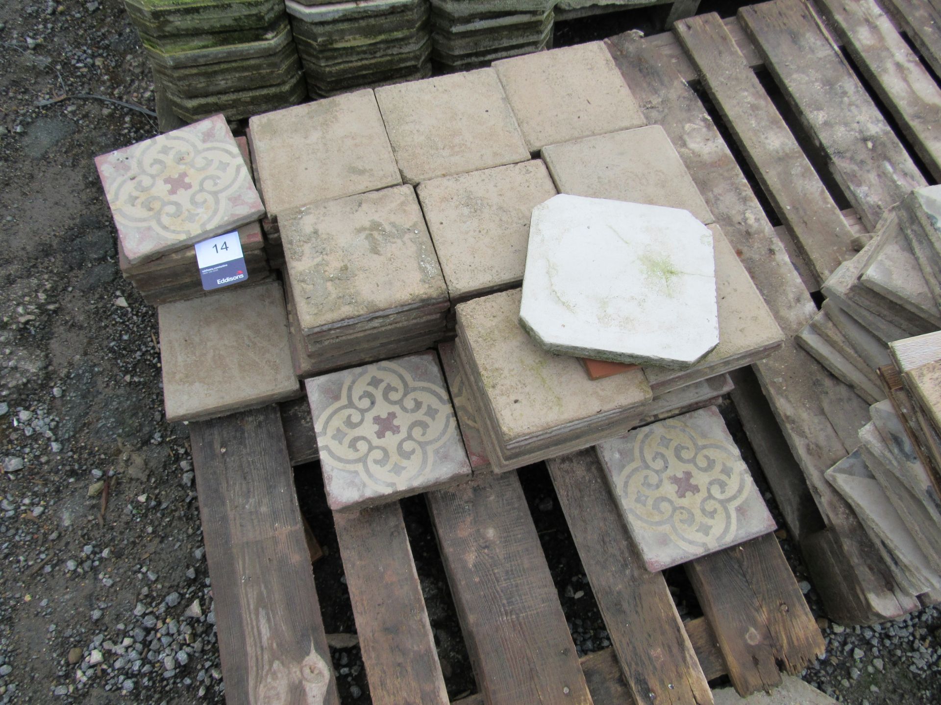 Quantity Reclaimed Tiles to Pallet