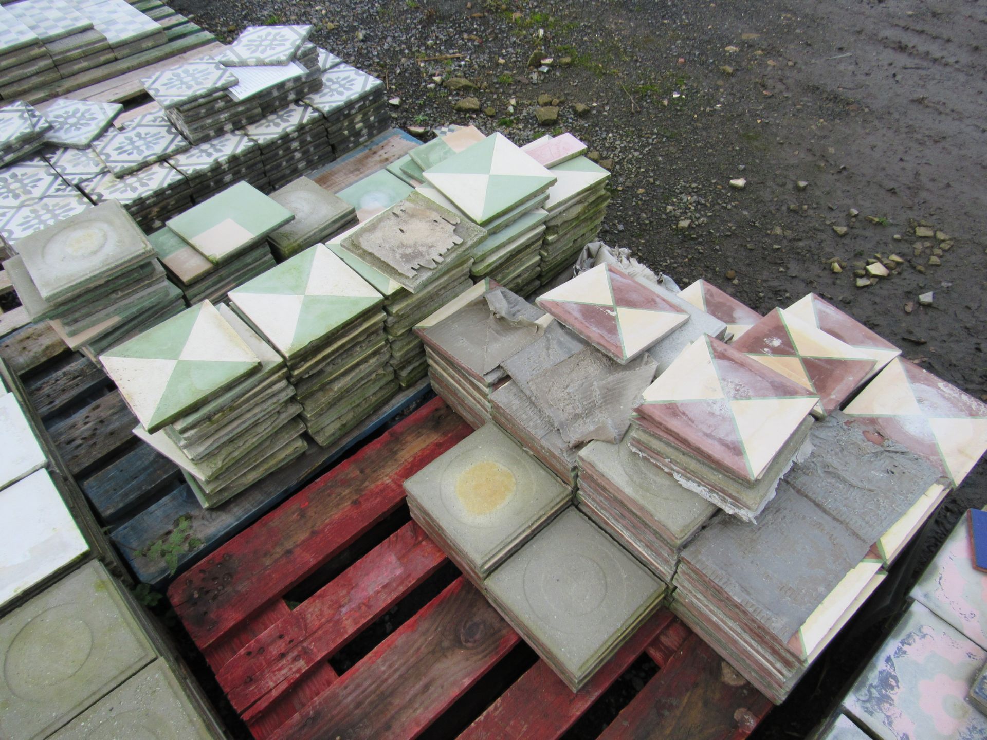 Quantity Reclaimed Tiles to 6 Pallets - Image 4 of 7