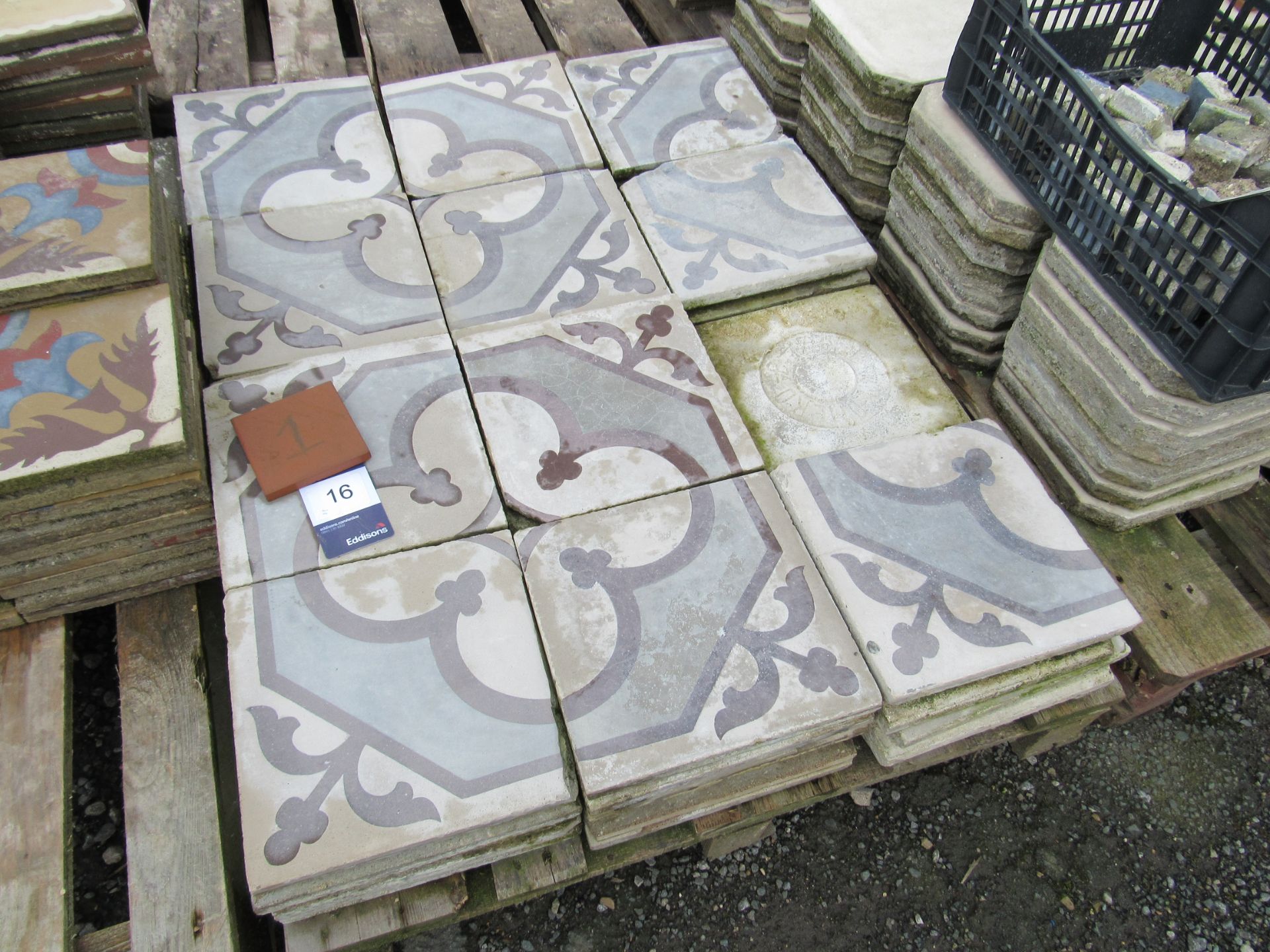 Quantity Reclaimed Tiles to Pallet