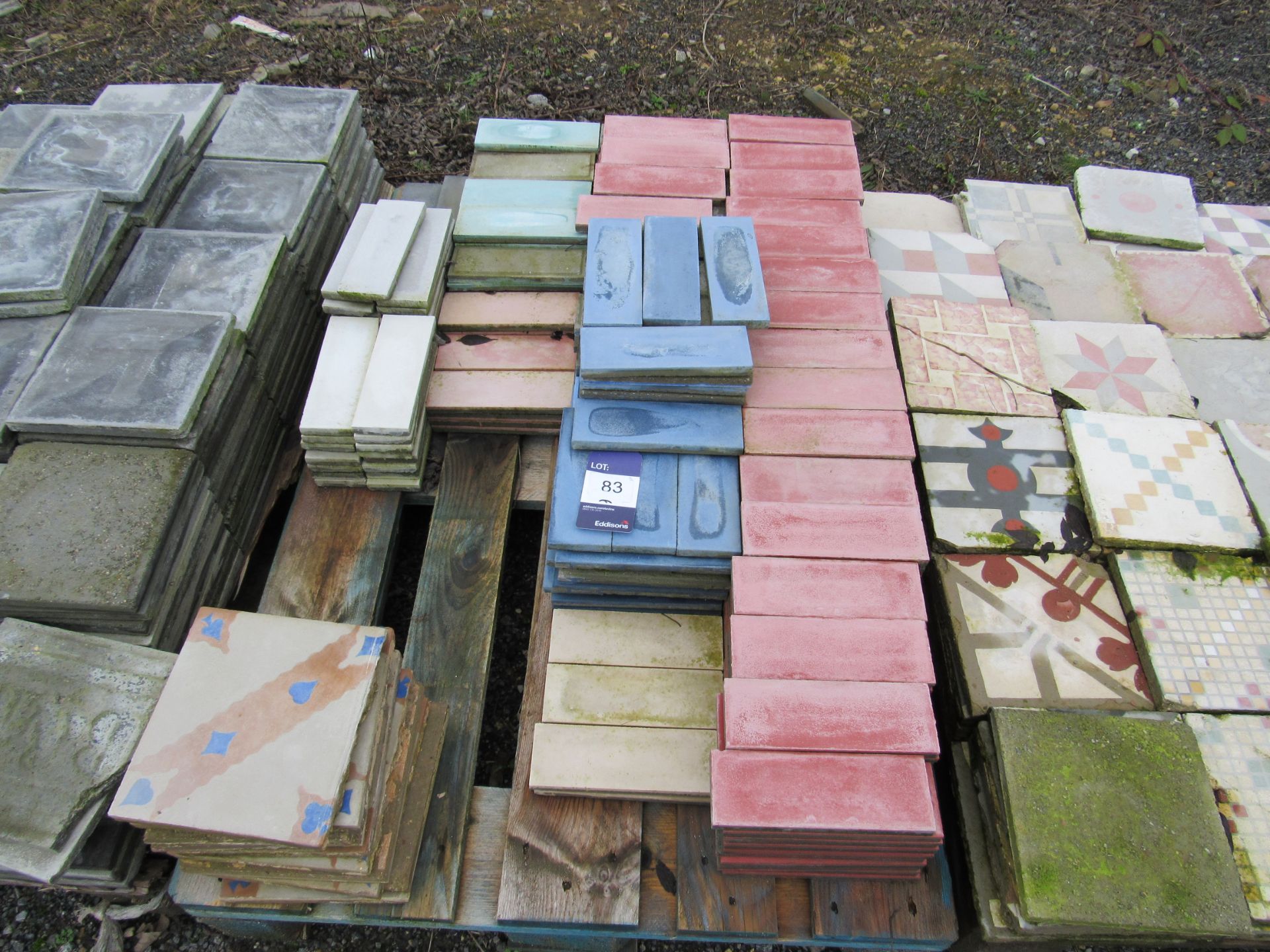 Quantity Reclaimed Tiles to Pallet