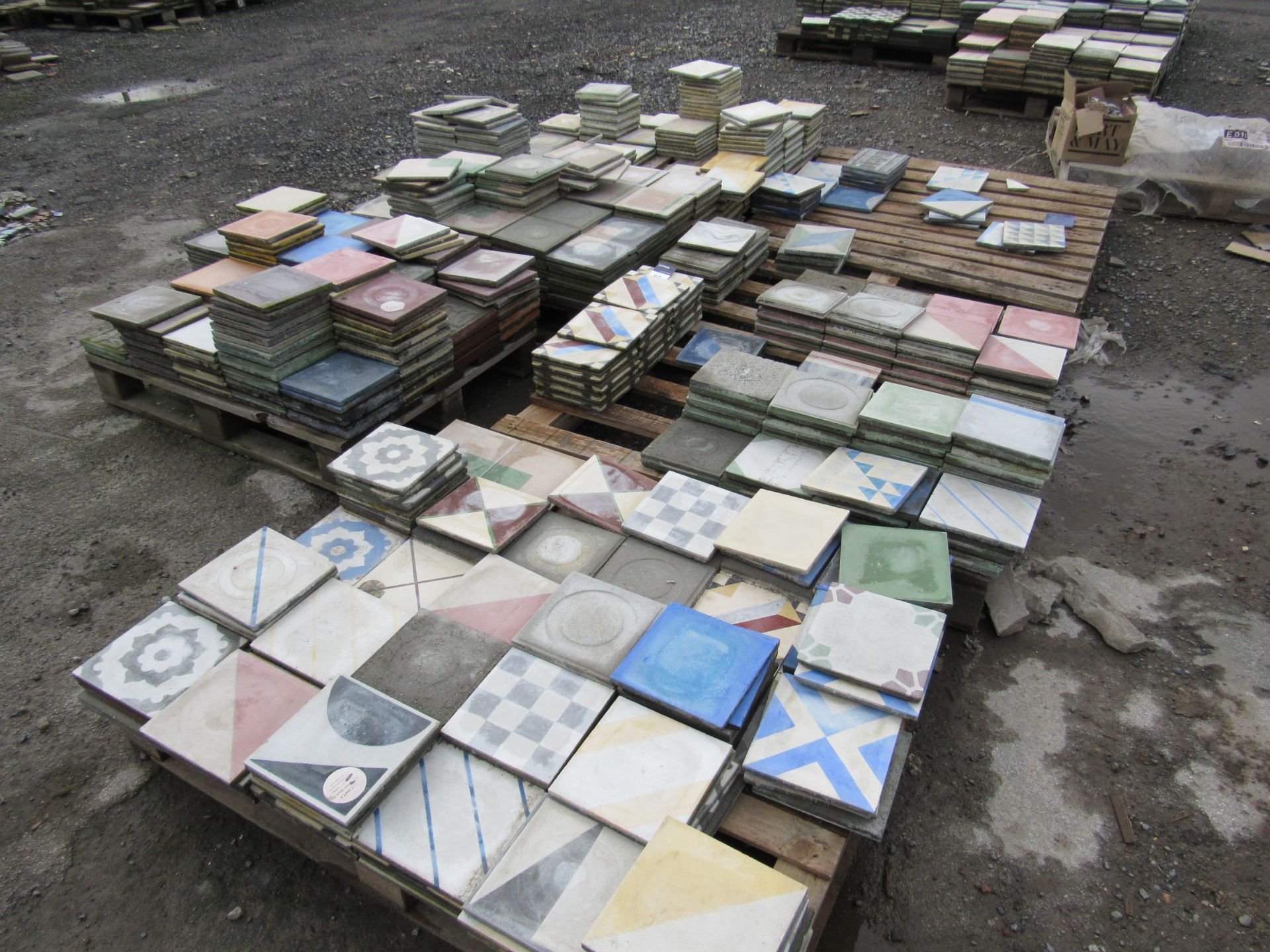 Large Quantity Patchwork Tiles to 5 Pallets - Image 4 of 5