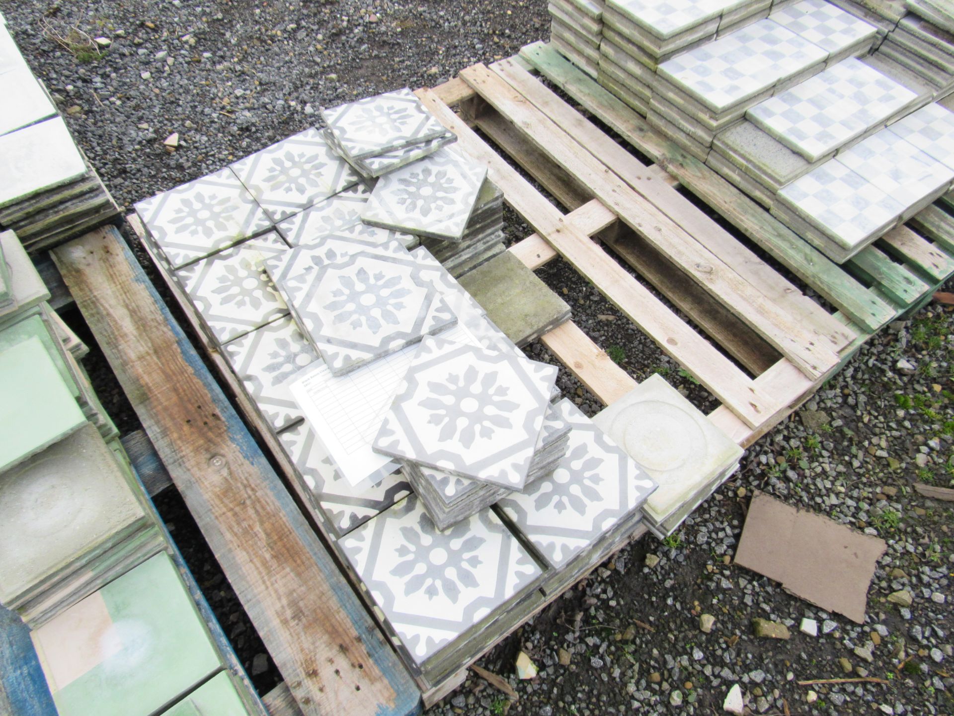 Quantity Reclaimed Tiles to 6 Pallets - Image 5 of 7