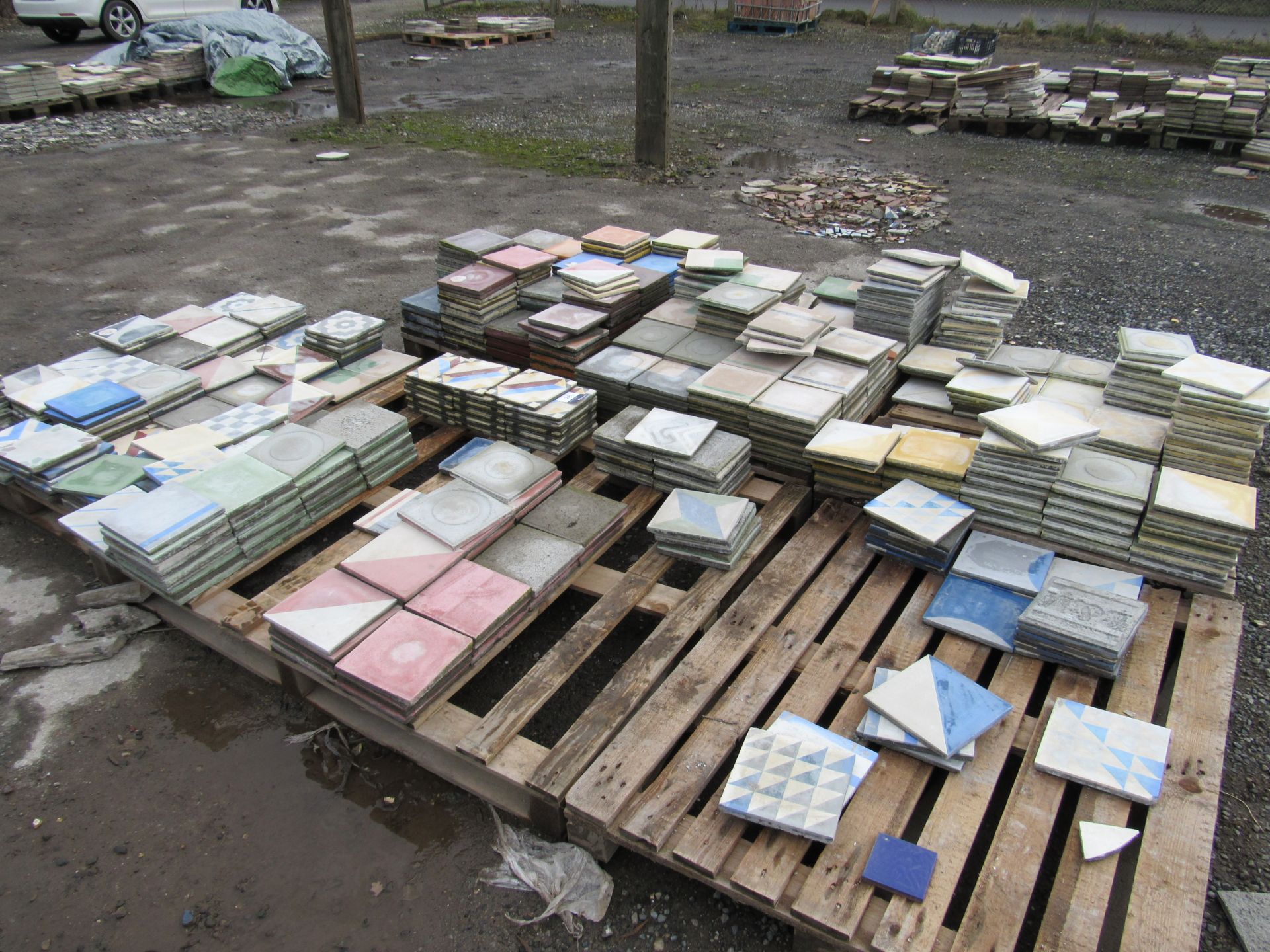 Large Quantity Patchwork Tiles to 5 Pallets - Image 2 of 5