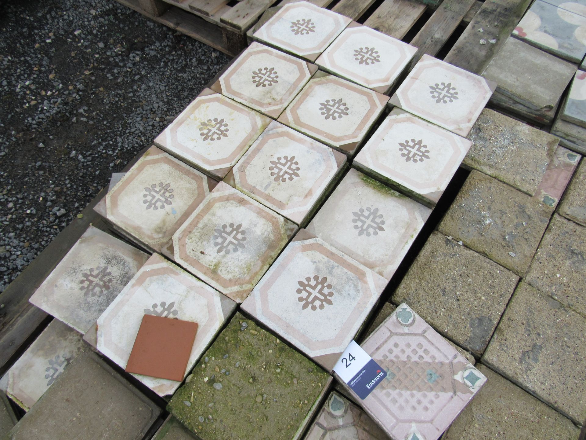 Quantity Reclaimed Tiles to Pallet - Image 2 of 3