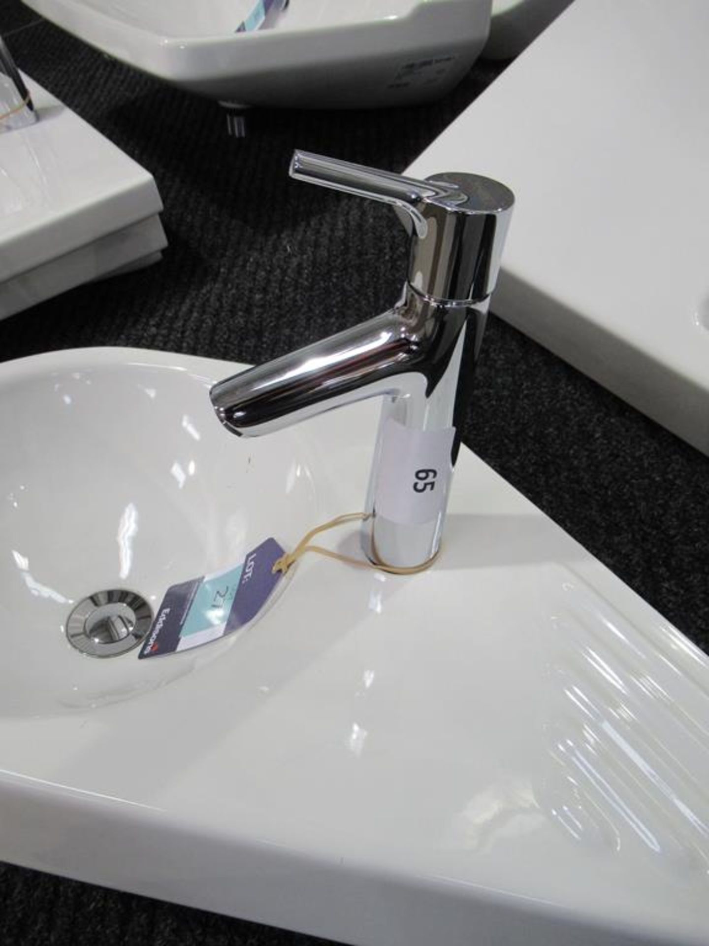 Ex Display Duravit Architech hand rinse diagonal Basin with Hansgrohe tap - Image 2 of 2