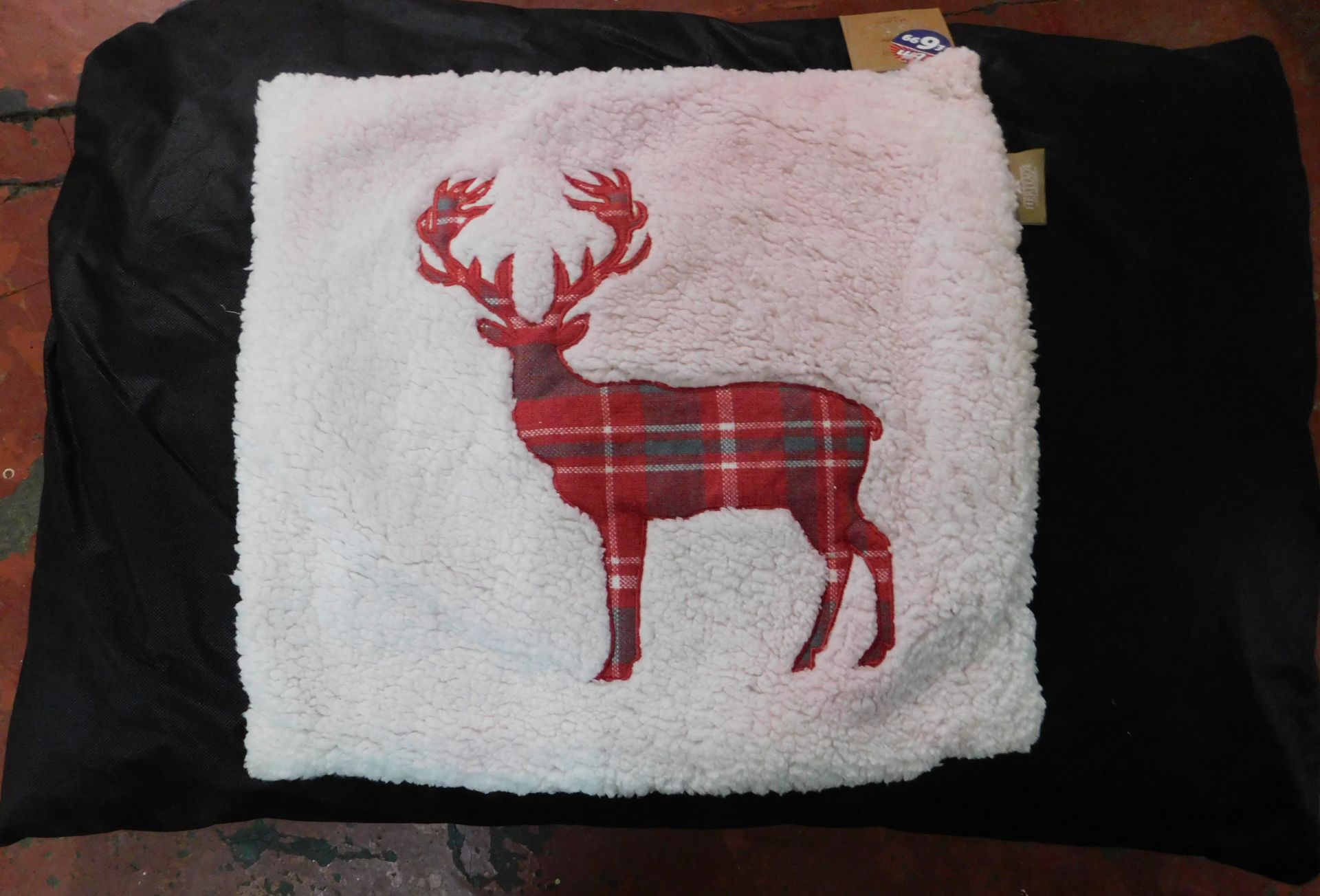 Contents of Stillage of Stag Faux Cushion Covers 4 - Image 2 of 2