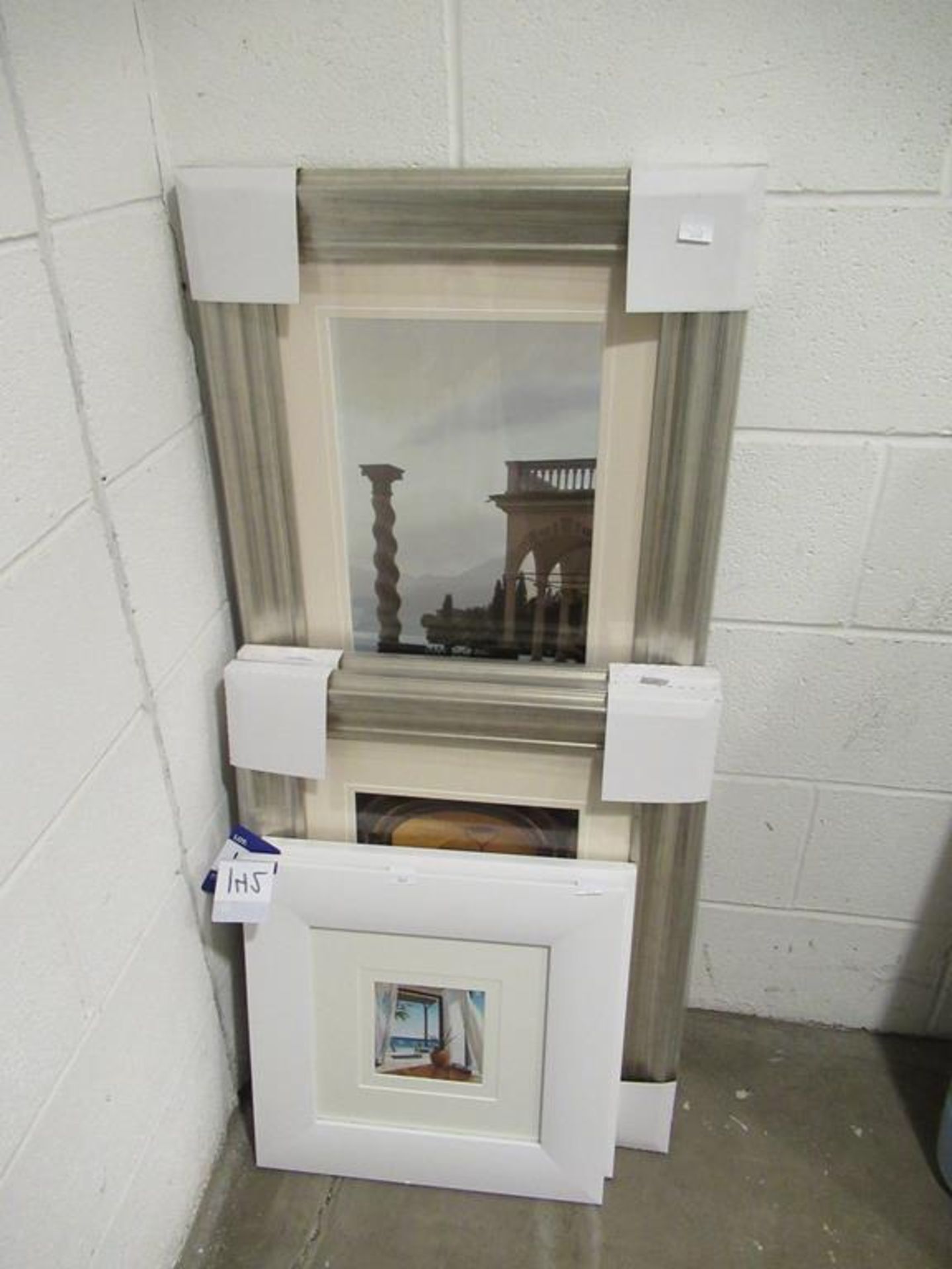 5 x Framed Prints and miscellaneous décor