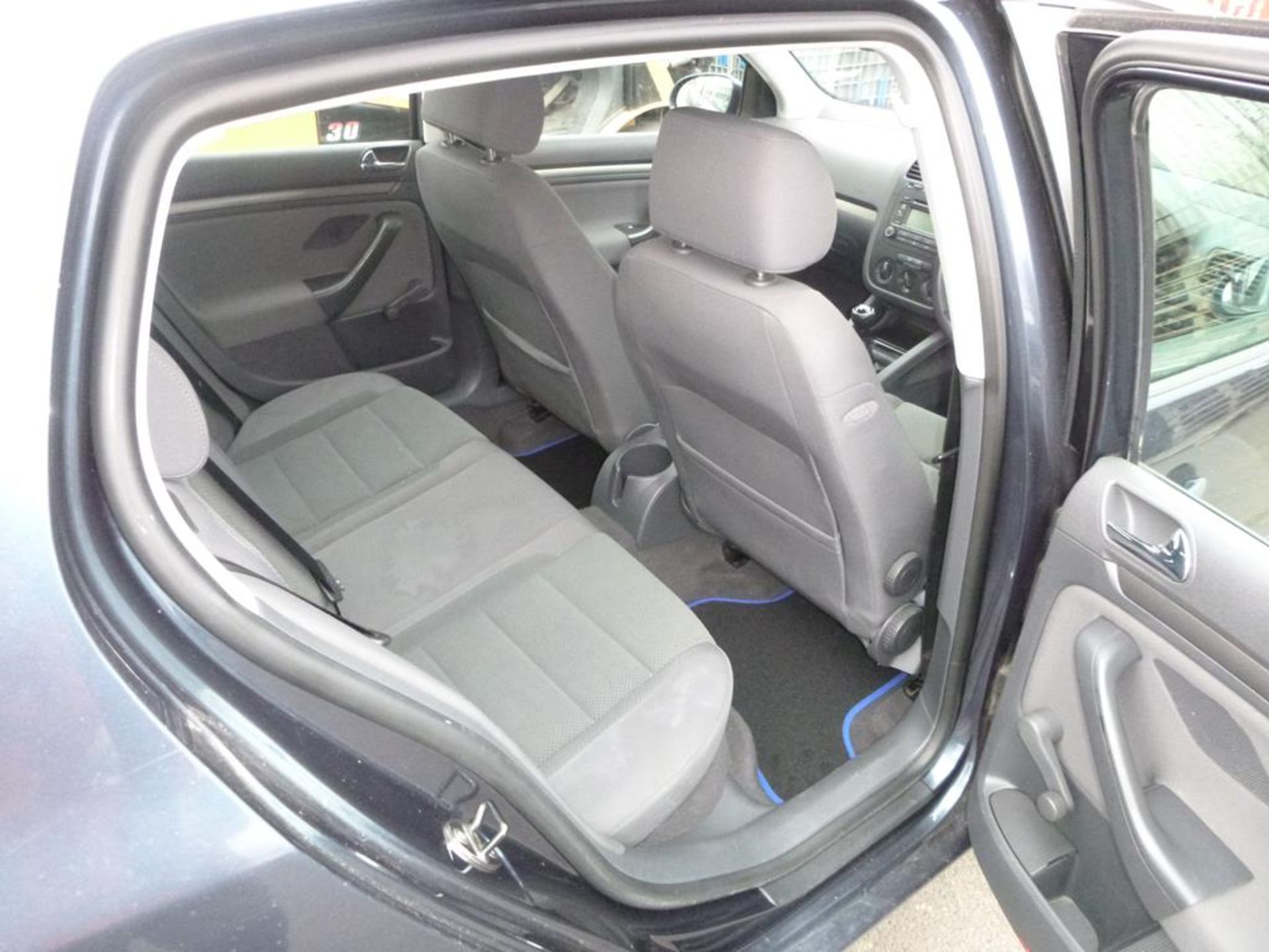 A VW Golf TDI SE 5 door hatchback - Image 12 of 14