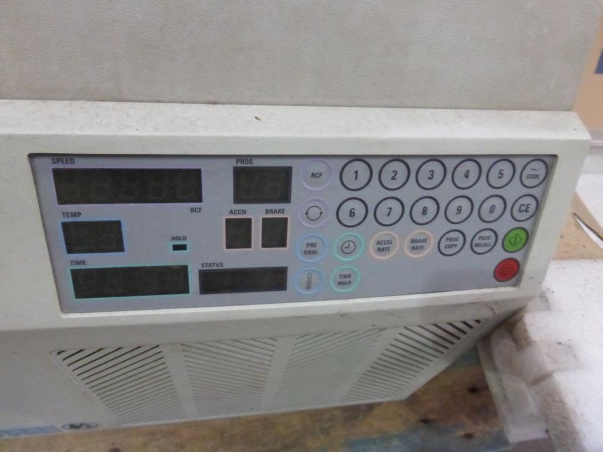 Sanyo MSE Falcon 6/300 Refrigerated Large Bench Centrifuge. Please Note there is a £5 + VAT Lift out - Image 2 of 3