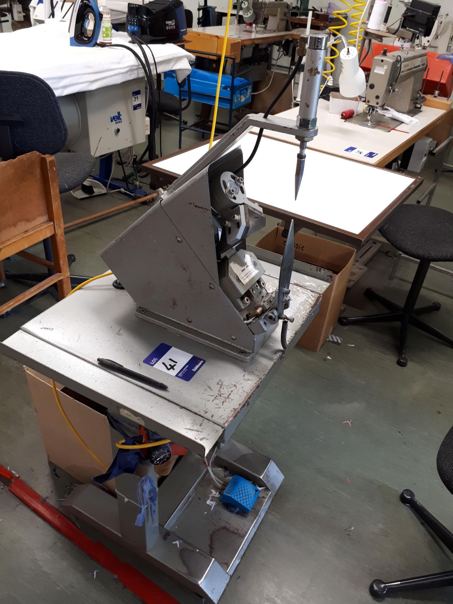 Treadle Operated Pneumatic Collar Turning Out Mach