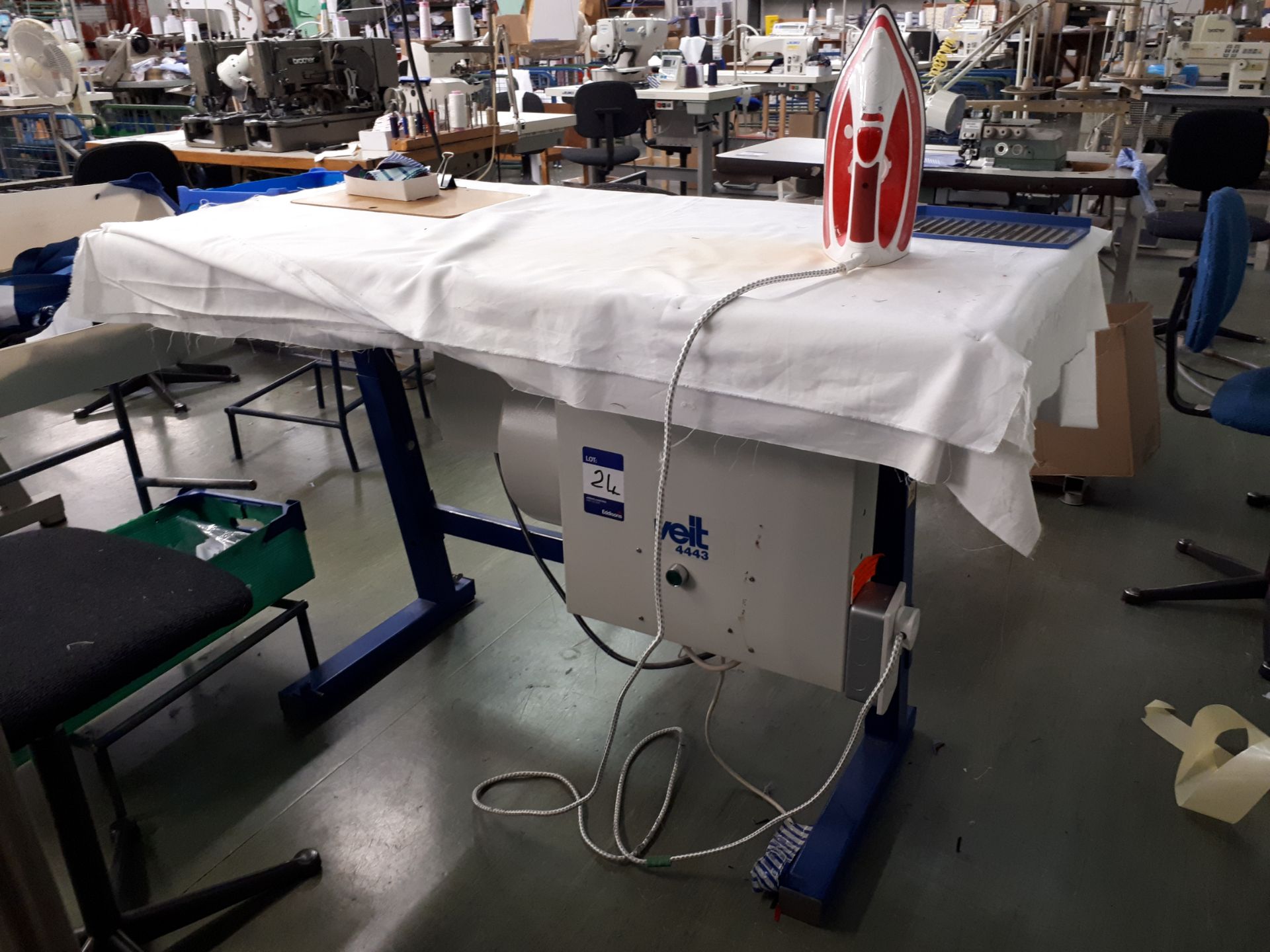 Veit 4443 Suction Ironing Table (1989)