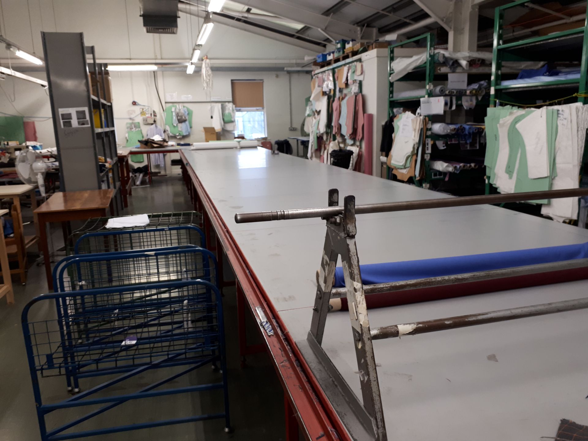 Steel Framed ‘L’ Shape Cutting Table 24m x 1,800mm - Image 2 of 4