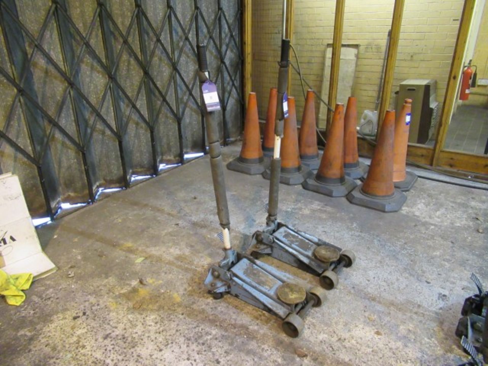 2 Omega 3 Tonne Trolley Jacks