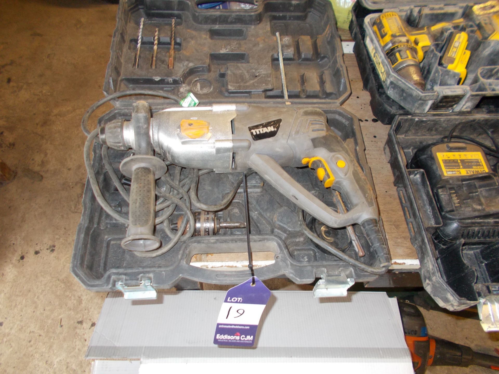 Titan TTB277SDS rotary hammer drill