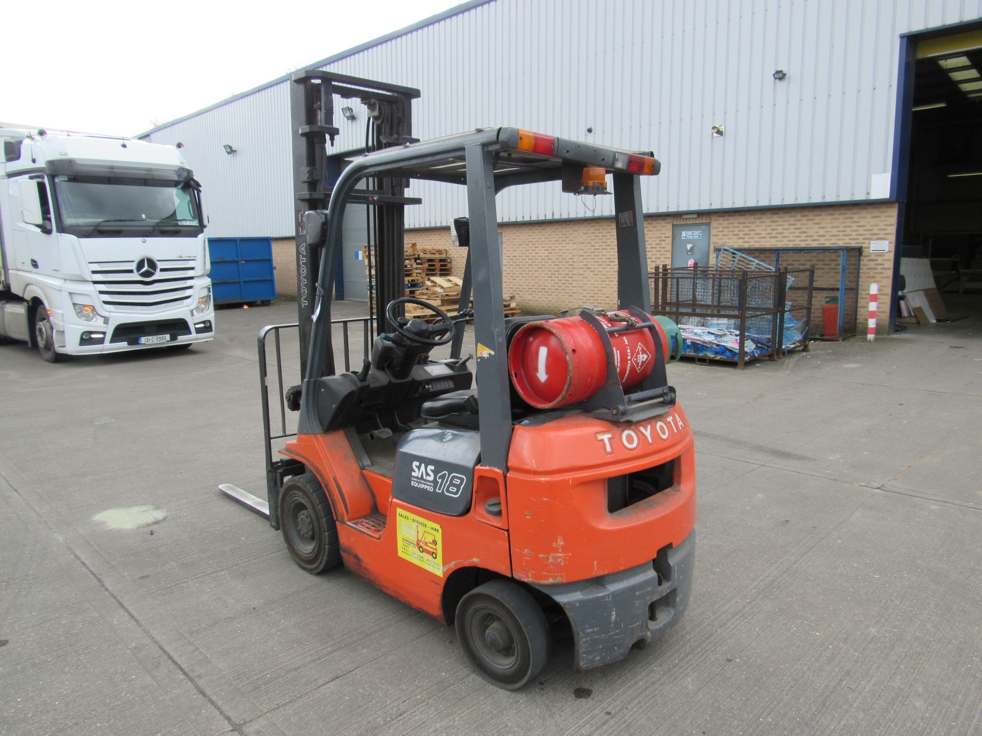 Toyota 42-7FGF18 Duplex Mast 18 SAS LPG Fork Lift Truck, 5775Hours, Year 2000, Serial Number 407 FGI - Image 3 of 11