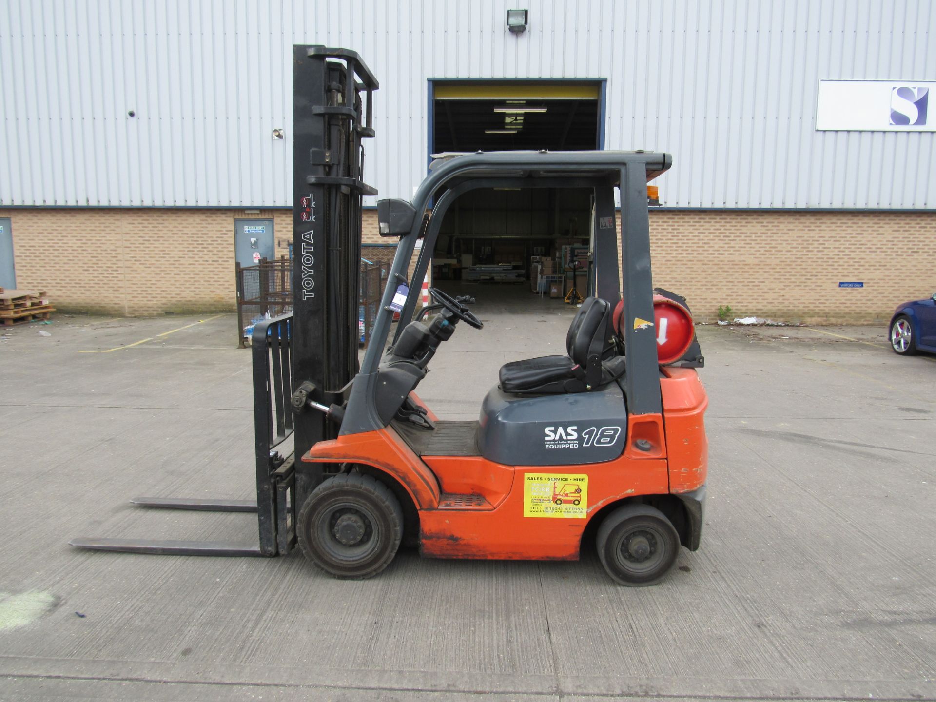 Toyota 42-7FGF18 Duplex Mast 18 SAS LPG Fork Lift Truck, 5775Hours, Year 2000, Serial Number 407 FGI - Image 2 of 11