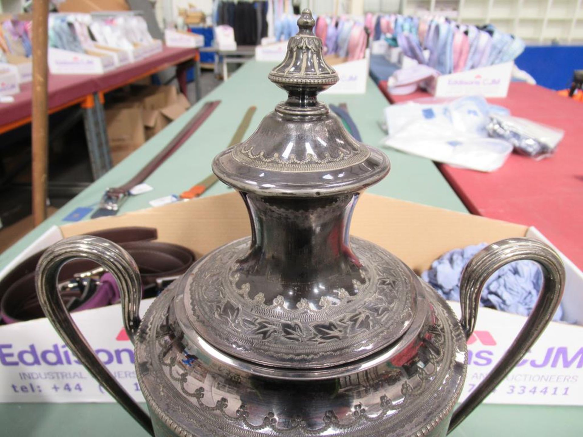 A Silver Plated Tea Urn presented in Flixton, 1895. This urn is at least a proven 125 years old - Bild 4 aus 5