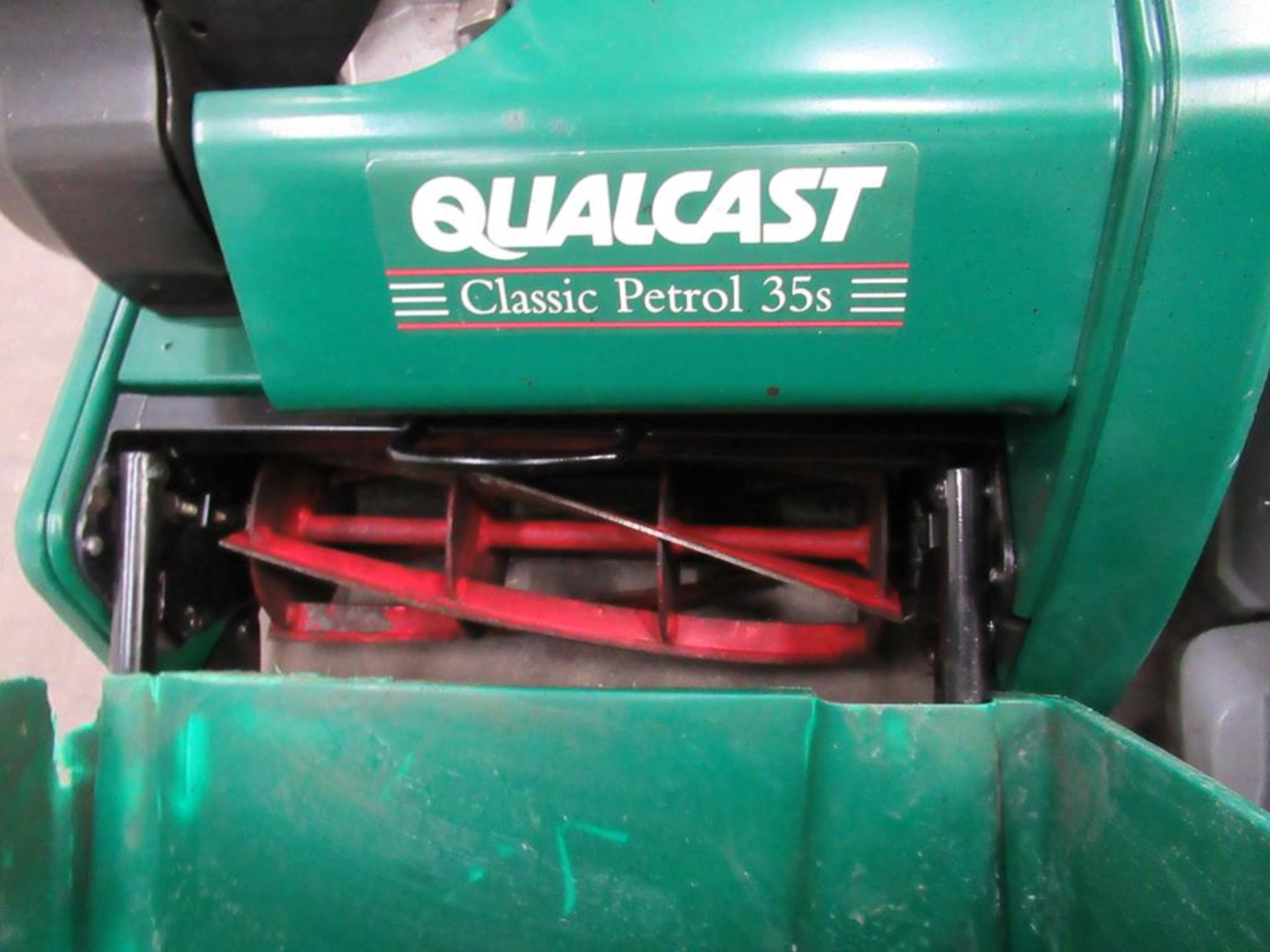 Qualcast Classic 14" Cylinder Lawnmower - Image 3 of 3