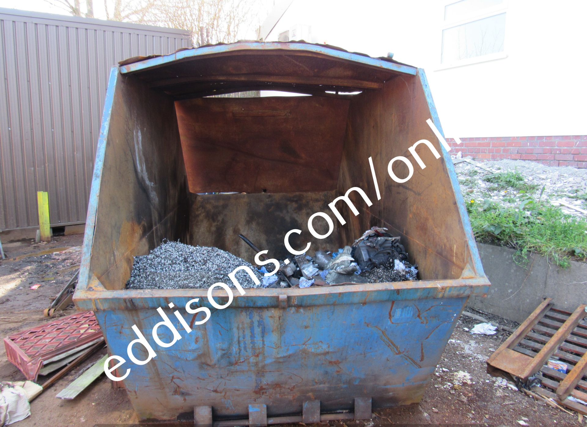 Scrap Metal Skip 11ft & Contents (contents to skip to be removed from site by purchaser, under no c) - Image 2 of 4