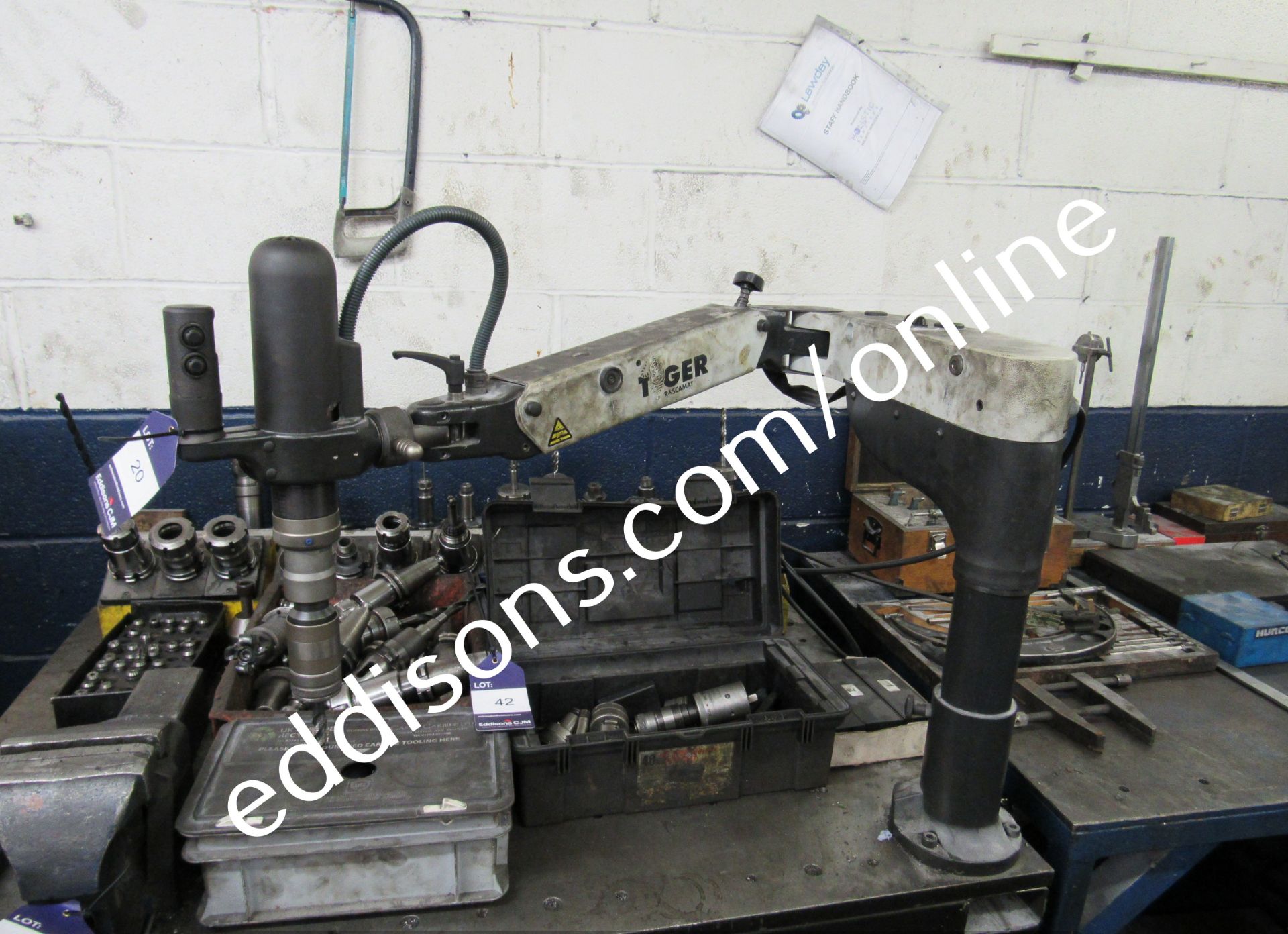 Rascamat Tiger bench mount tapping machine, Year 2016, Serial Number 002 with Steel Workbench with - Image 5 of 7