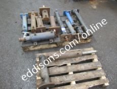 Quantity Hydraulic Rams to Pallet