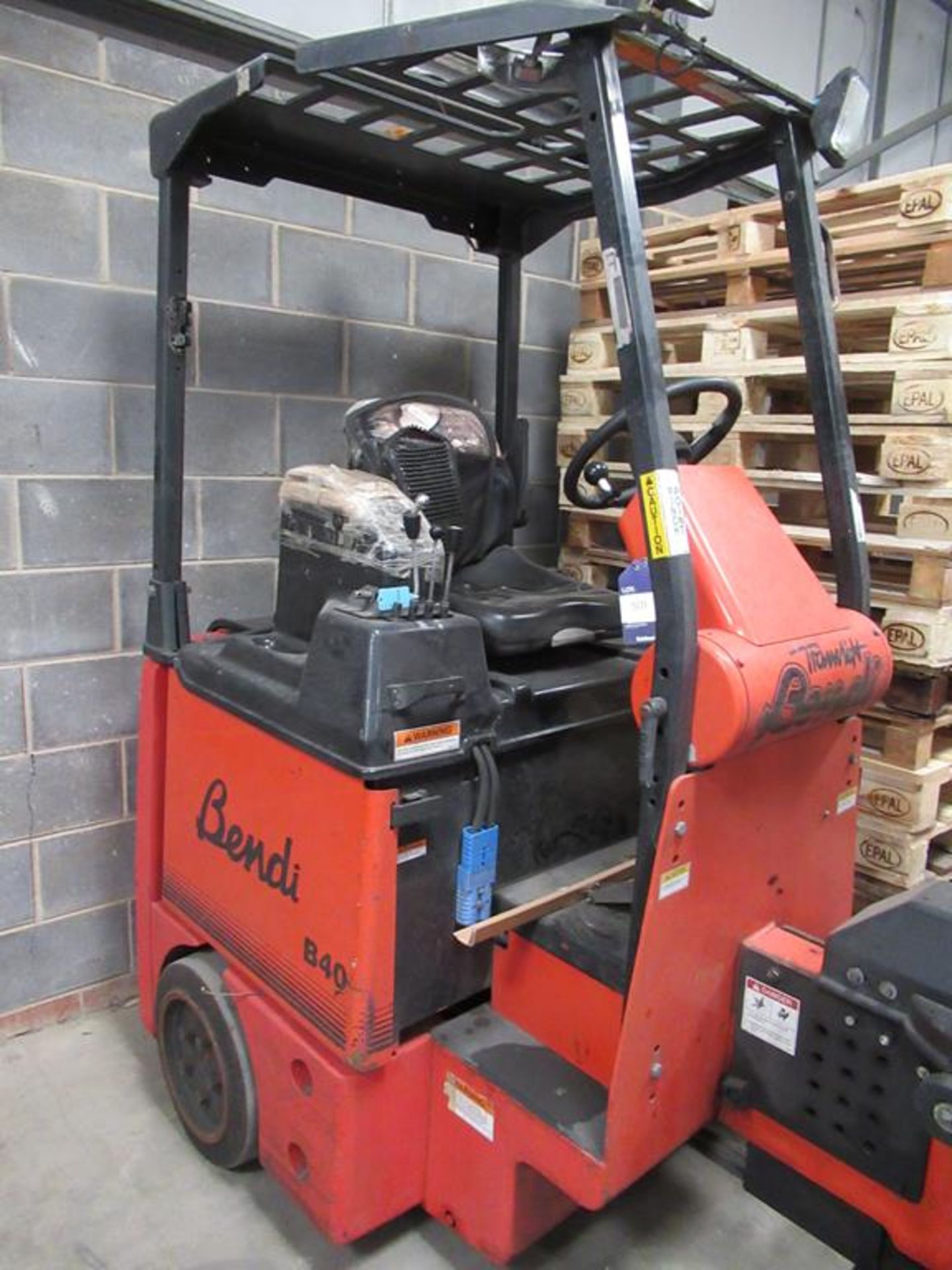 Trans lift Bendi B40 Articulated Fork Lift Truck (Does not Run) and a Chloride Motive Power 21 Ove - Image 5 of 11