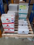 Quantity of various sizes Powder Free Medical Gloves, Latex and Nitrile (approx 12 boxes of various