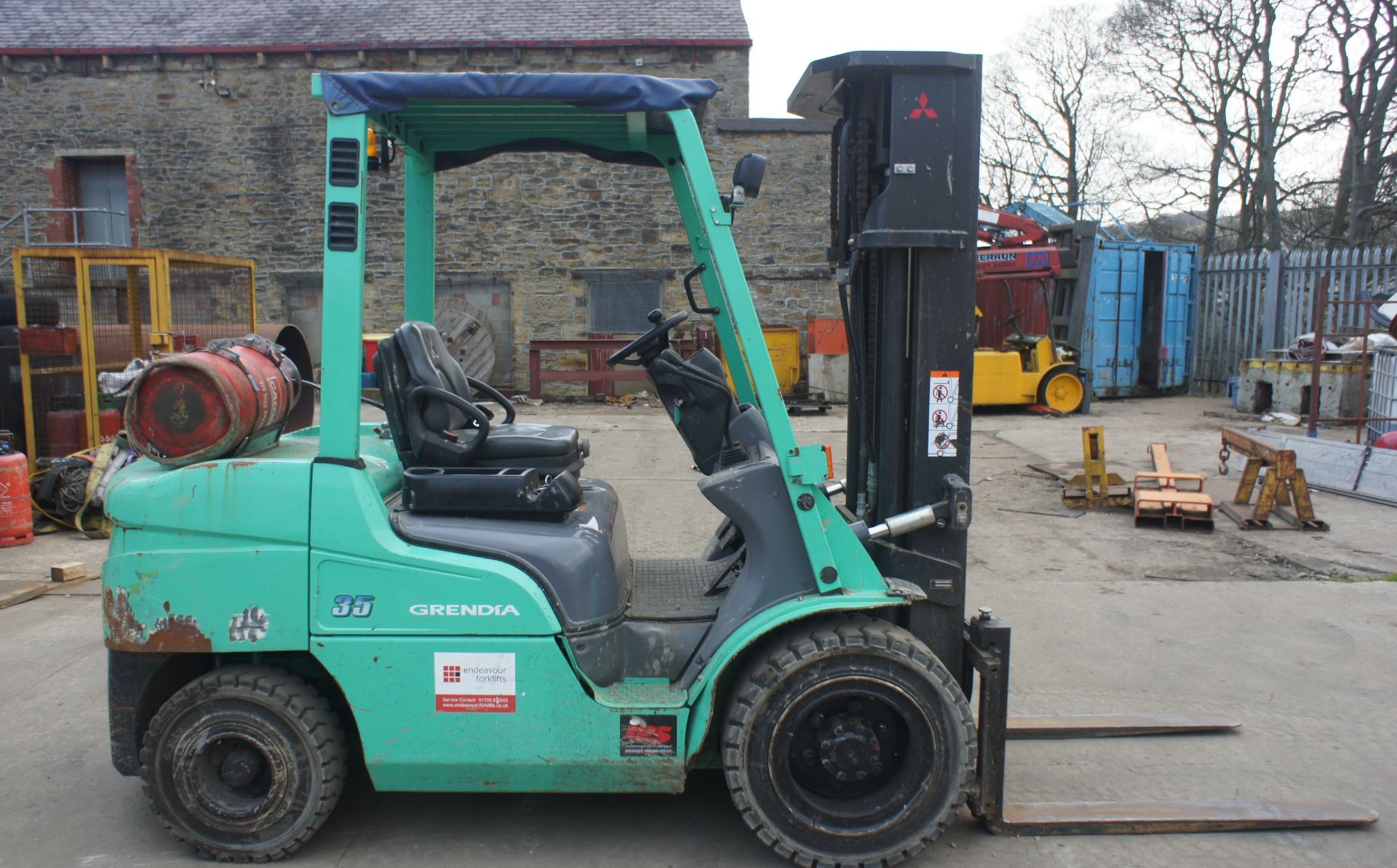 Mitsubishi FG35NT LPG Forklift Truck, 3500kg capacity, Triple Mast, 4700mm Lift Height, Full - Image 2 of 13