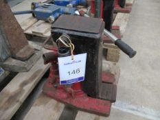 Yale Hydraulic Toe Jack, 5T Capacity