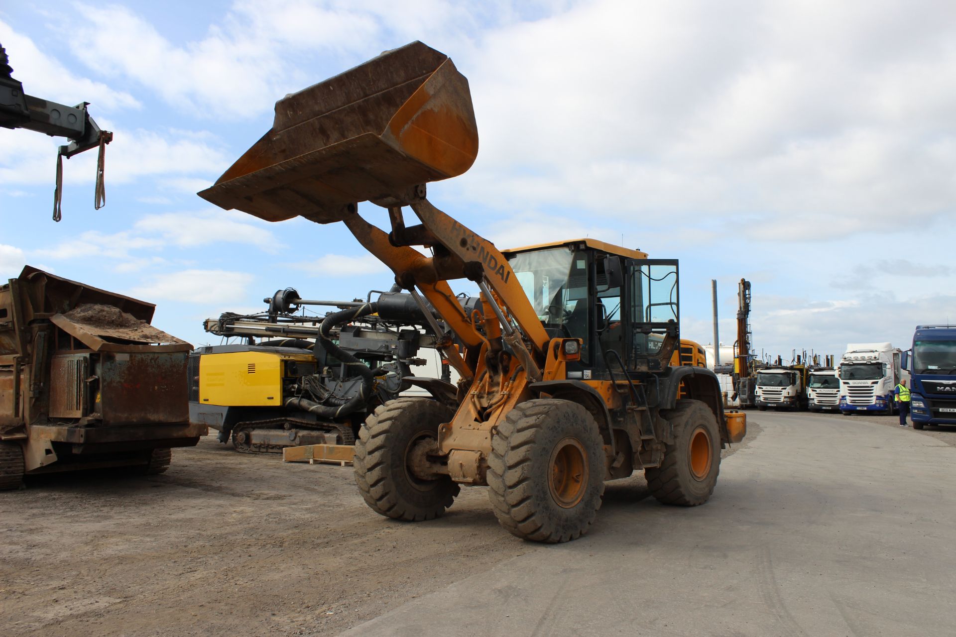 Hyundai HL757-9 Wheel Loader, 14,500Kg Operating W - Image 7 of 10