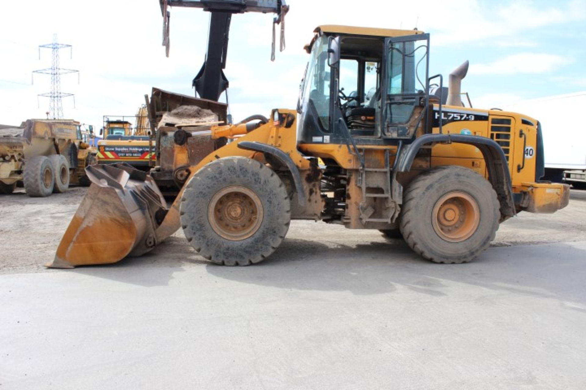 Hyundai HL757-9 Wheel Loader, 14,500Kg Operating W - Image 2 of 10