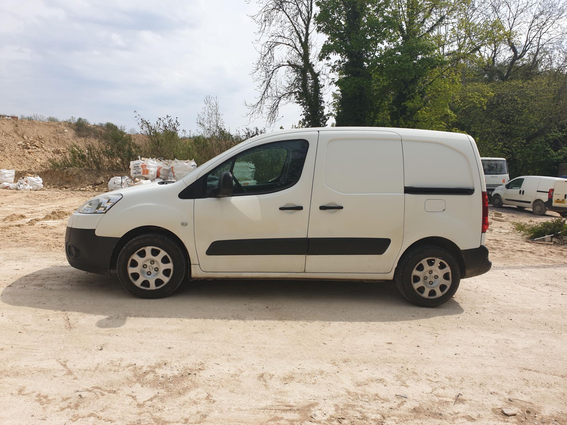 Peugeot Partner HDi SE L1 625 Van, registration YK - Image 3 of 7