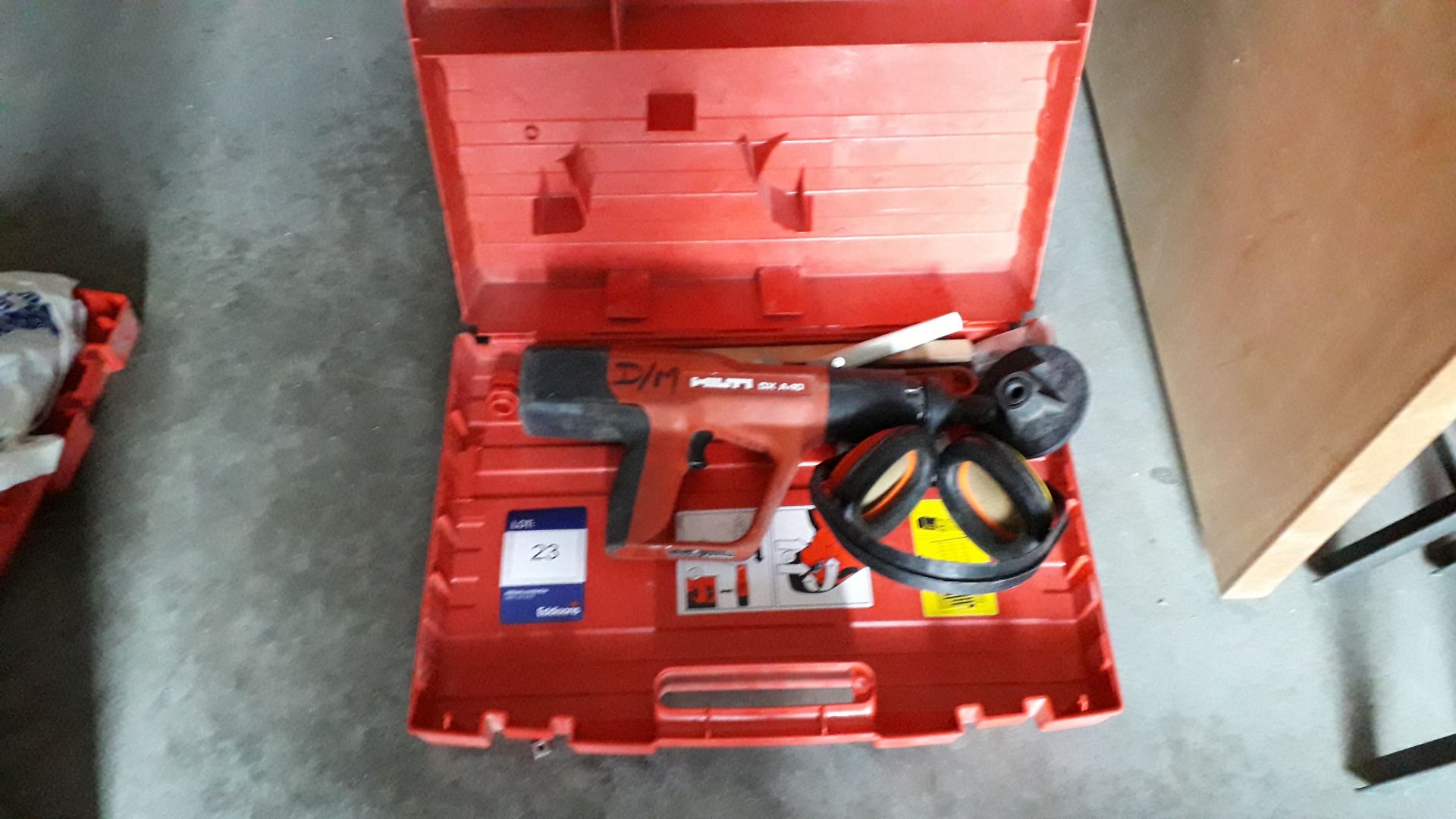 Hilti DX A40 Nail Gun - Image 2 of 3