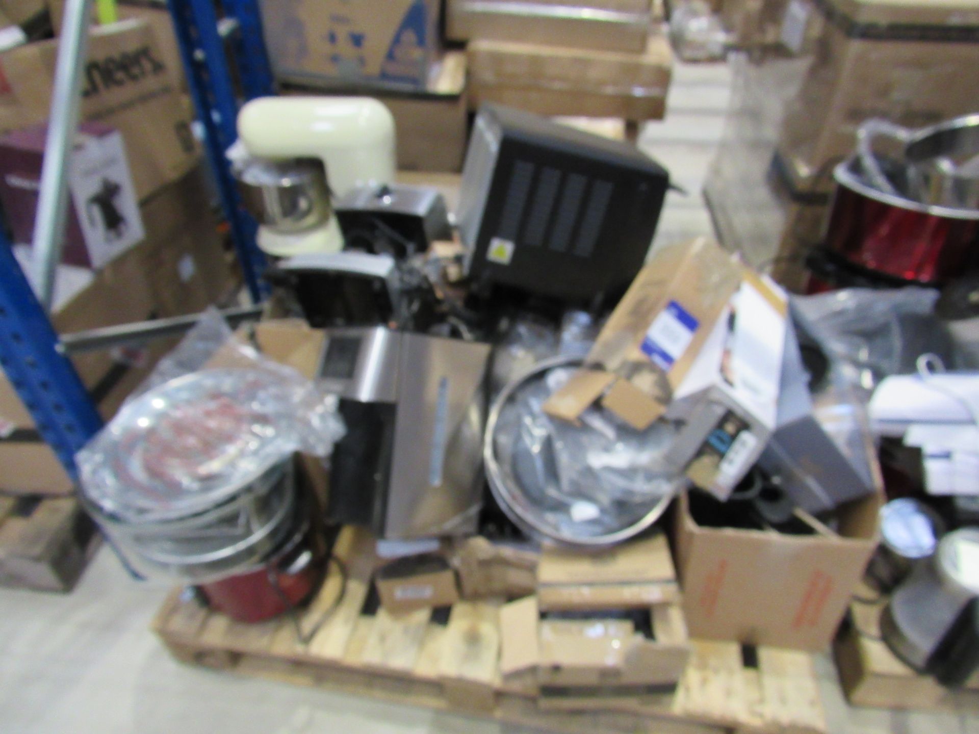 Quantity of Customer Returns to Pallet, items not tested. This lot may include both working and