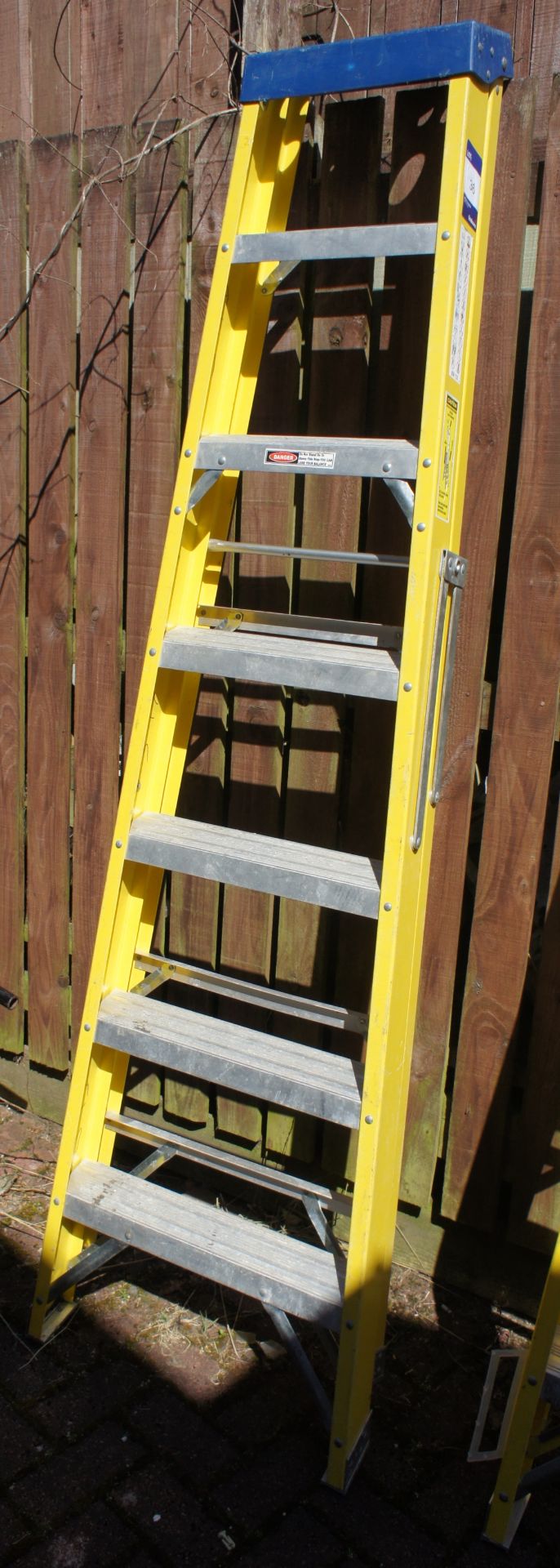 Electricians Fibre Glass 6 Tread Step Ladder - Image 2 of 3