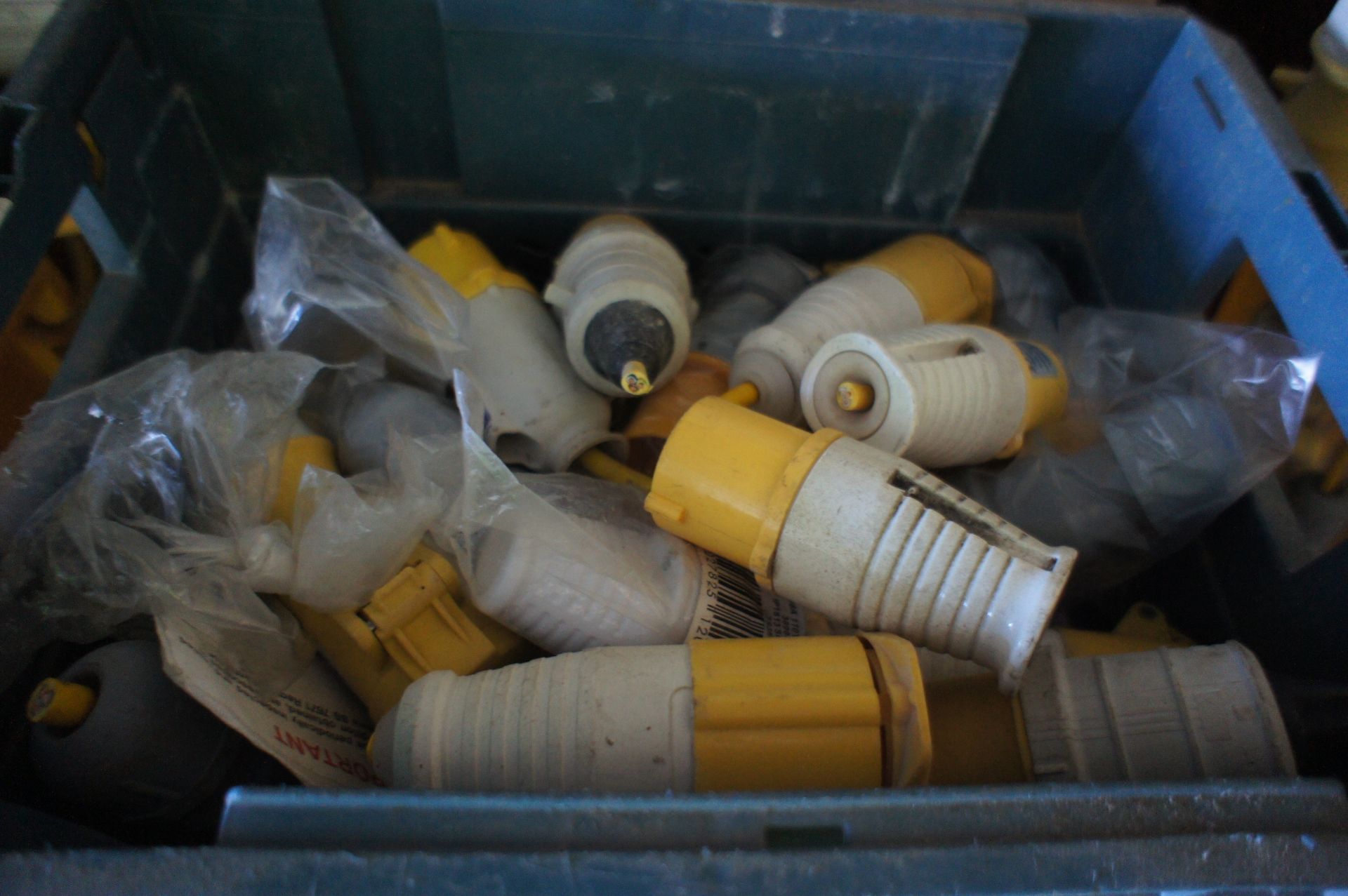 Approx. 500 UOV Commando Plugs And Sockets - Image 3 of 4