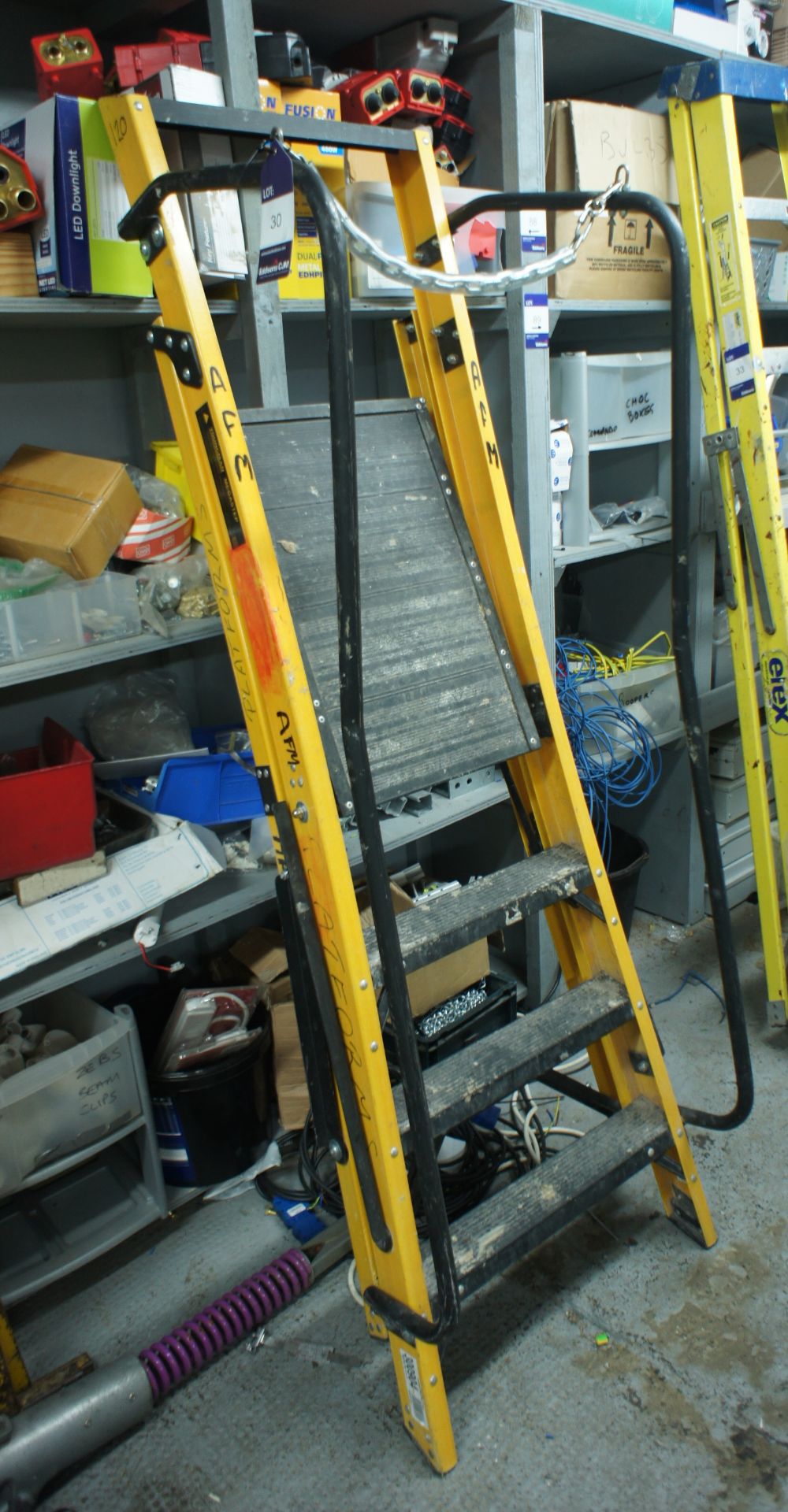 Fibre Glass Podium Step Ladder - Image 2 of 3