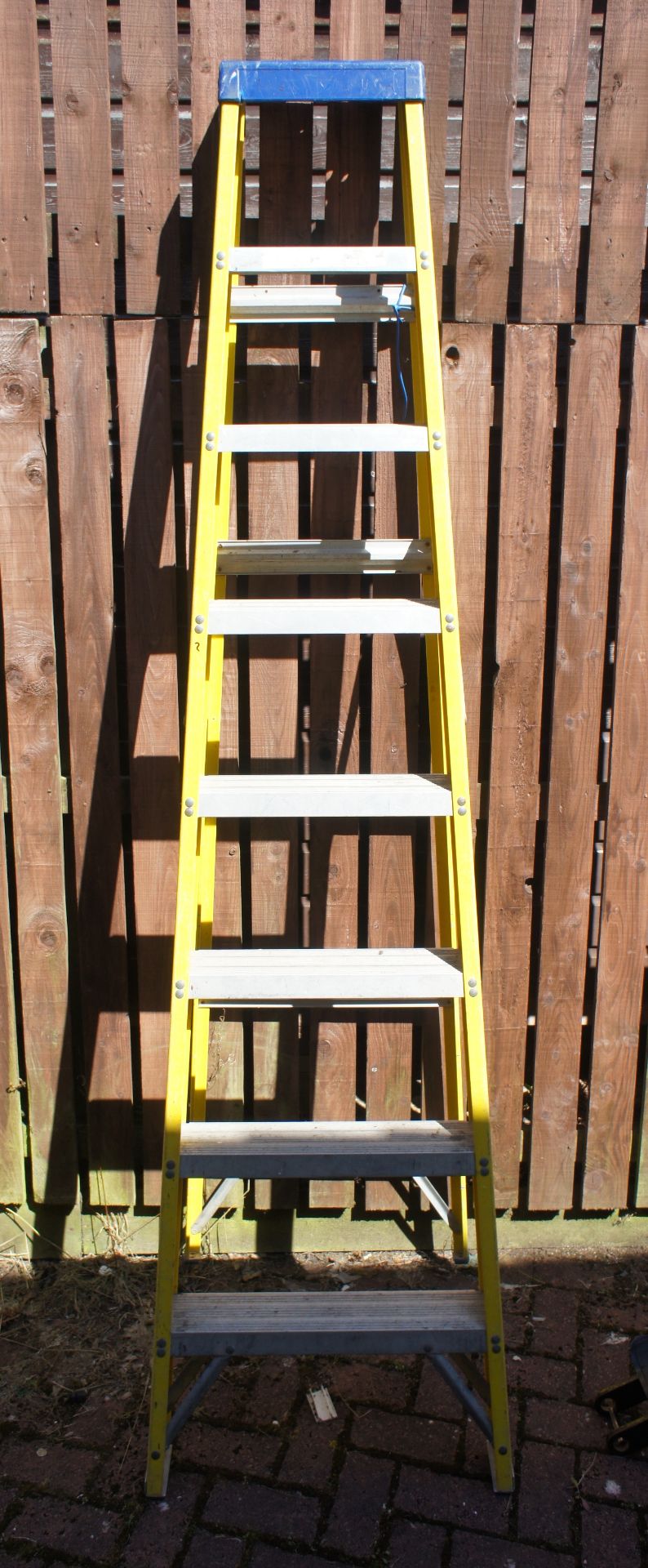Electricians Fibre Glass 7 Tread Step Ladder - Image 2 of 3