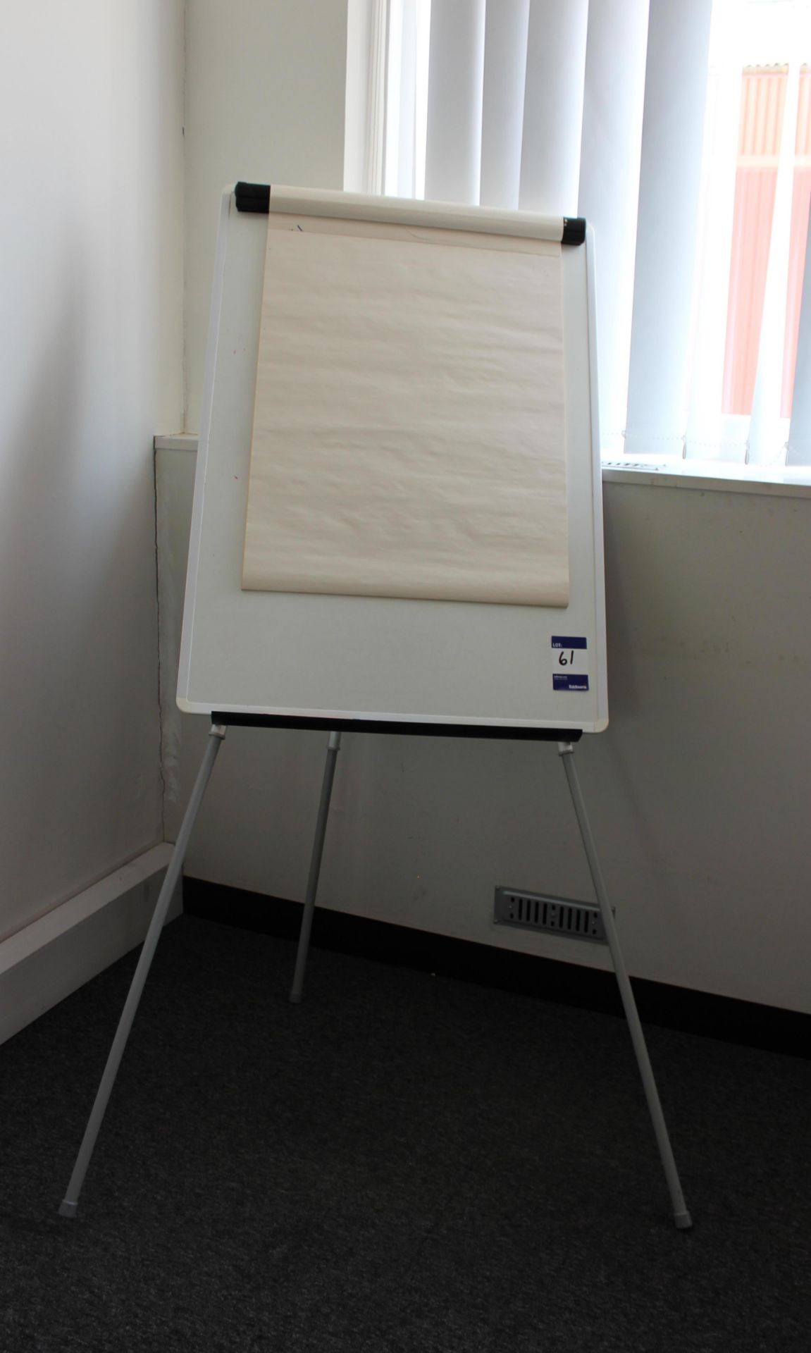 Sony 3LCO Projector and 3 Flipcharts - Image 2 of 3