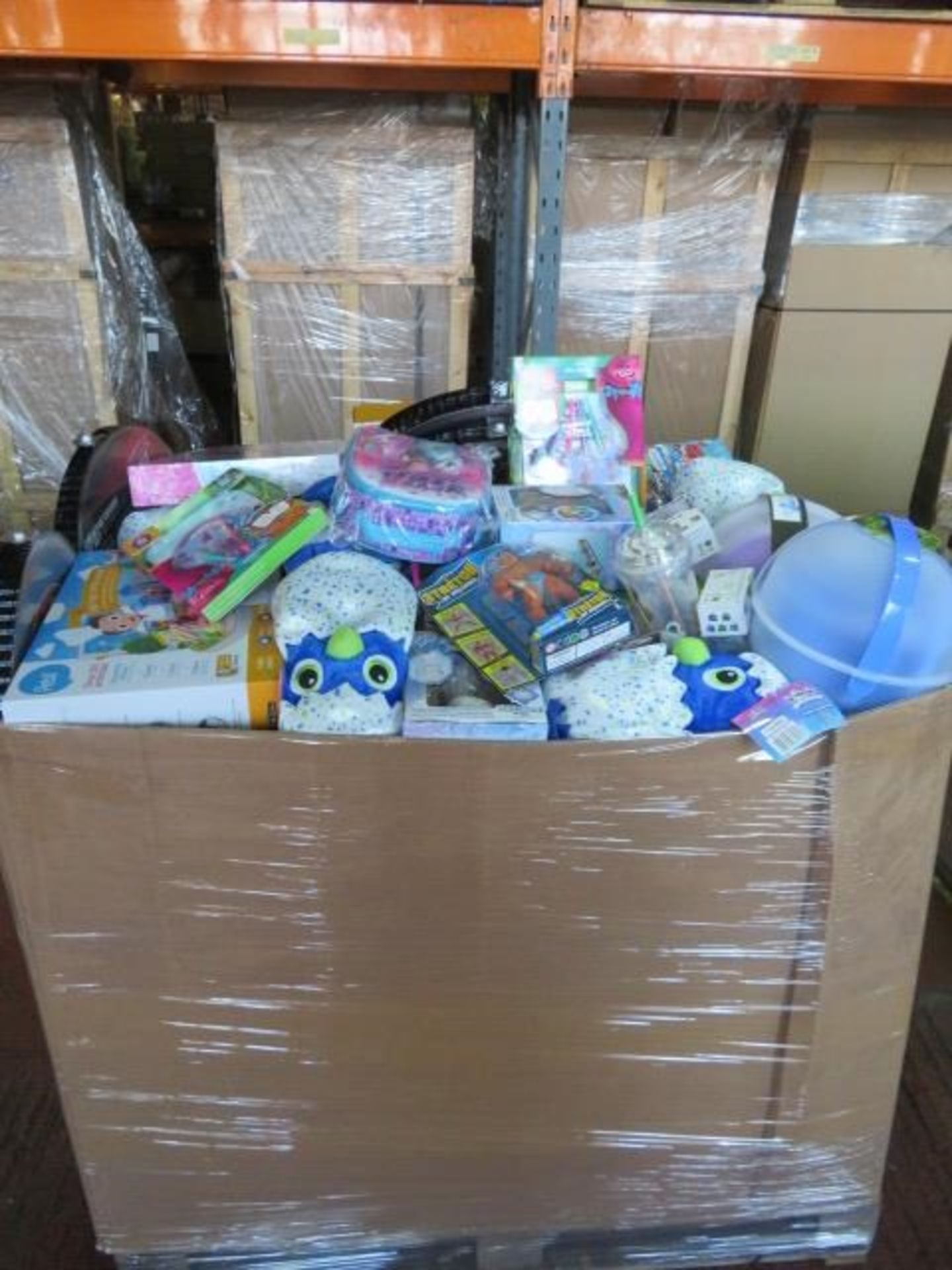 (P3) Large pallet of brand new stock to include: dreamworks trolls activity packs, disney frozen