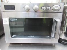 A Samsung CM1919 1820W Microwave