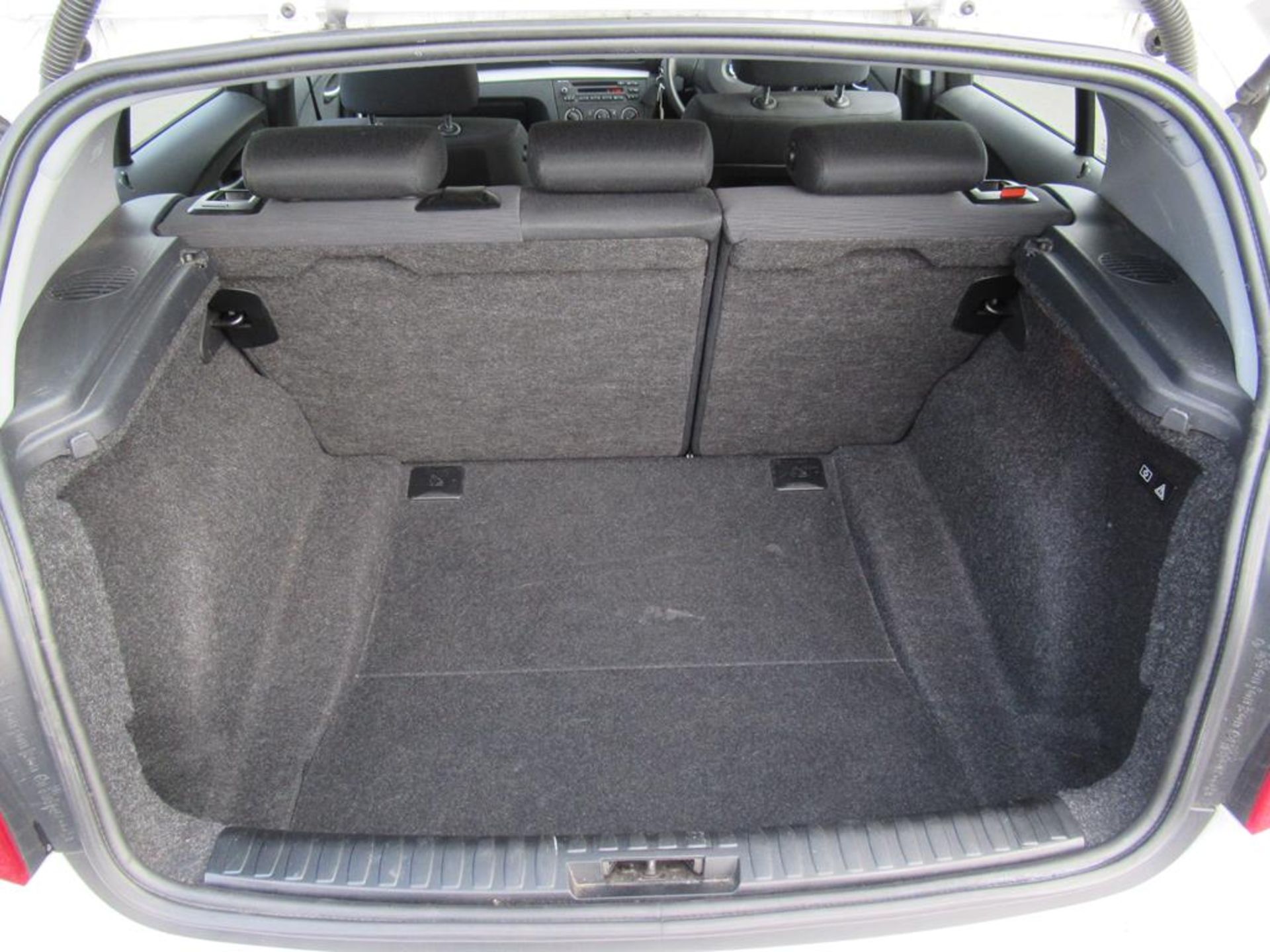 BMW 116D ES 5 door Hatchback - Image 10 of 15