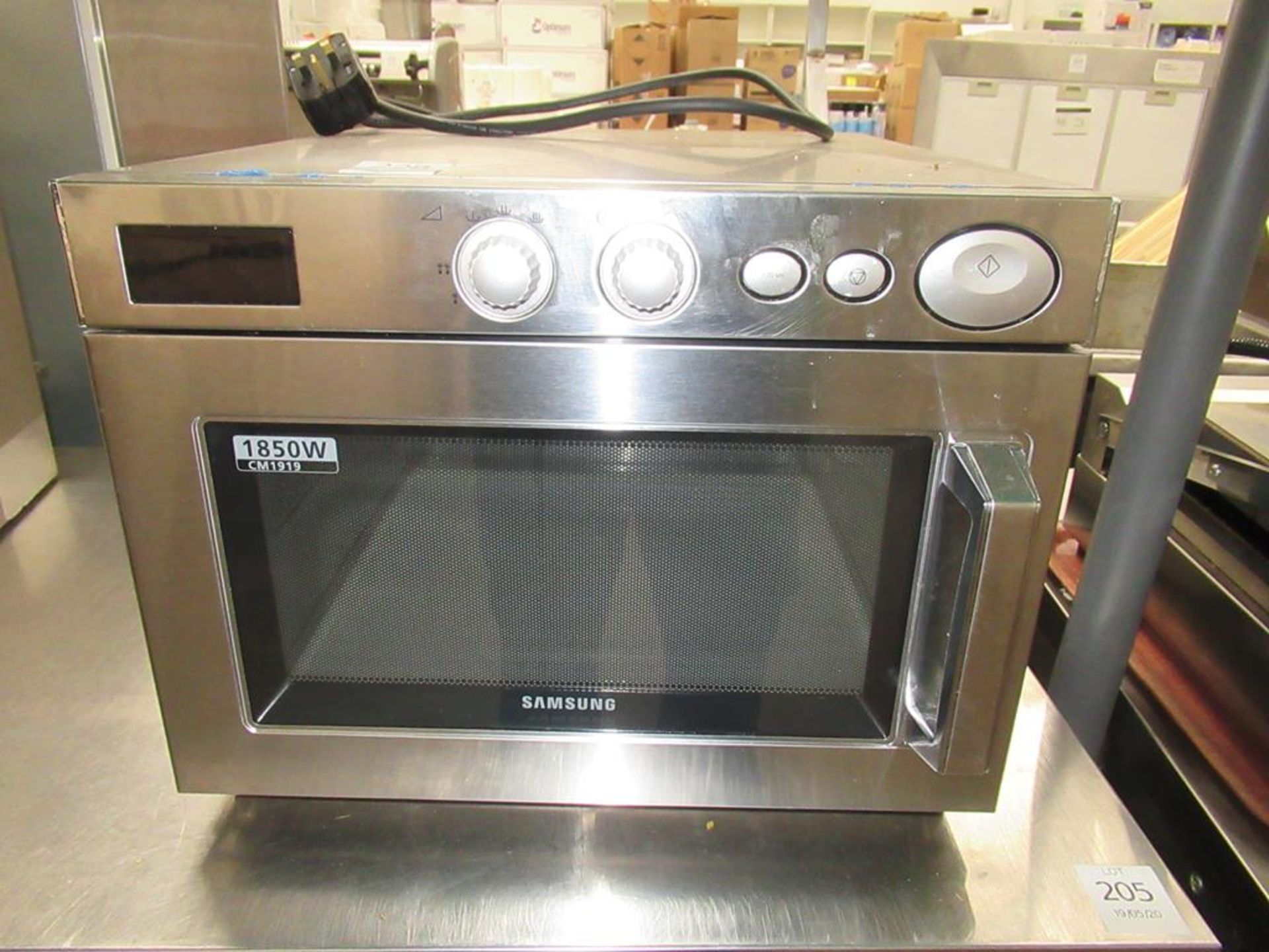 A Samsung CM1929 1820W Microwave