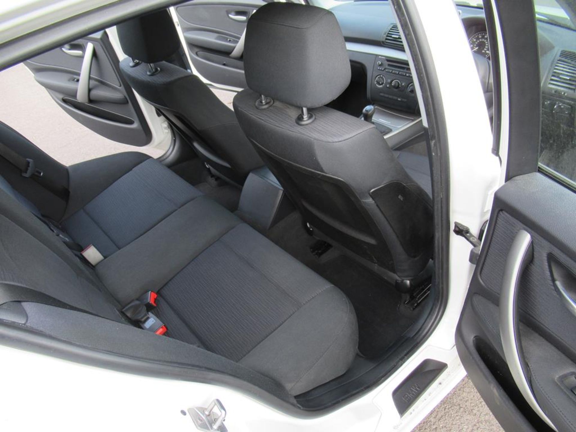 BMW 116D ES 5 door Hatchback - Image 8 of 15