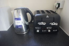 Delonghi Toaster and Kettle