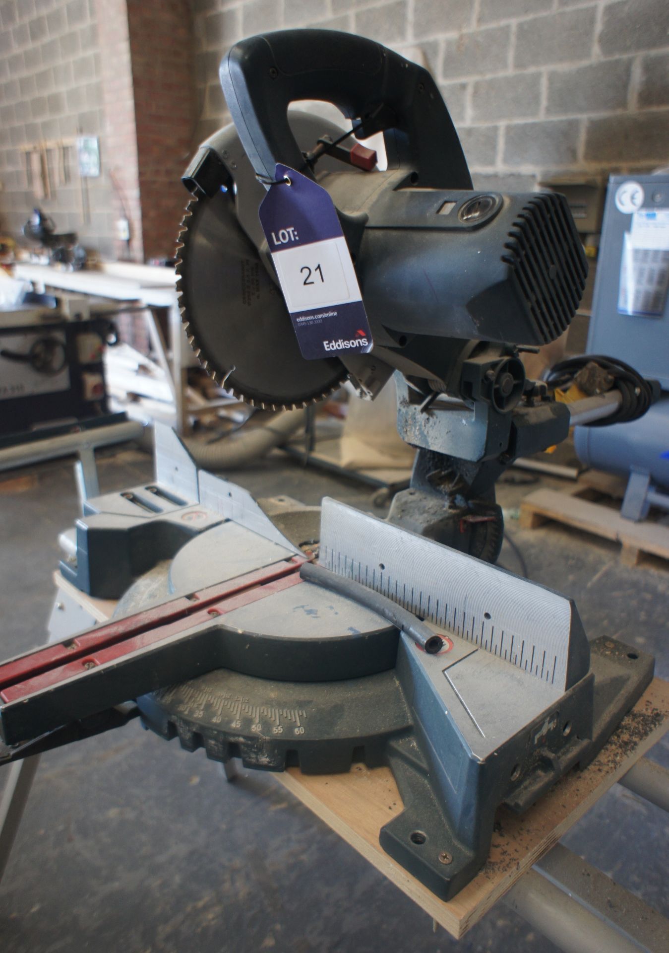 Bosch GCM105 Mitre Saw and GTA 2600 Work Stand - Image 4 of 4