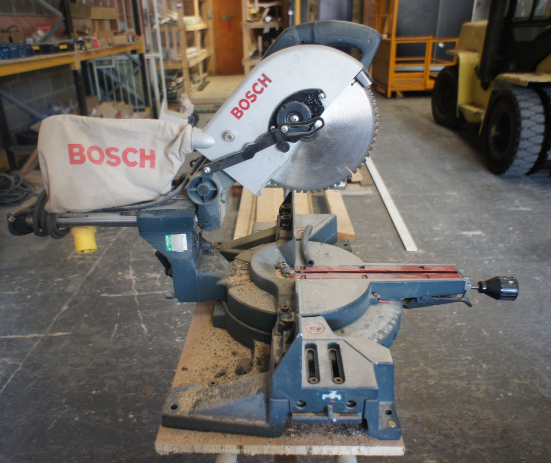 Bosch GCM105 Mitre Saw and GTA 2600 Work Stand - Image 3 of 4