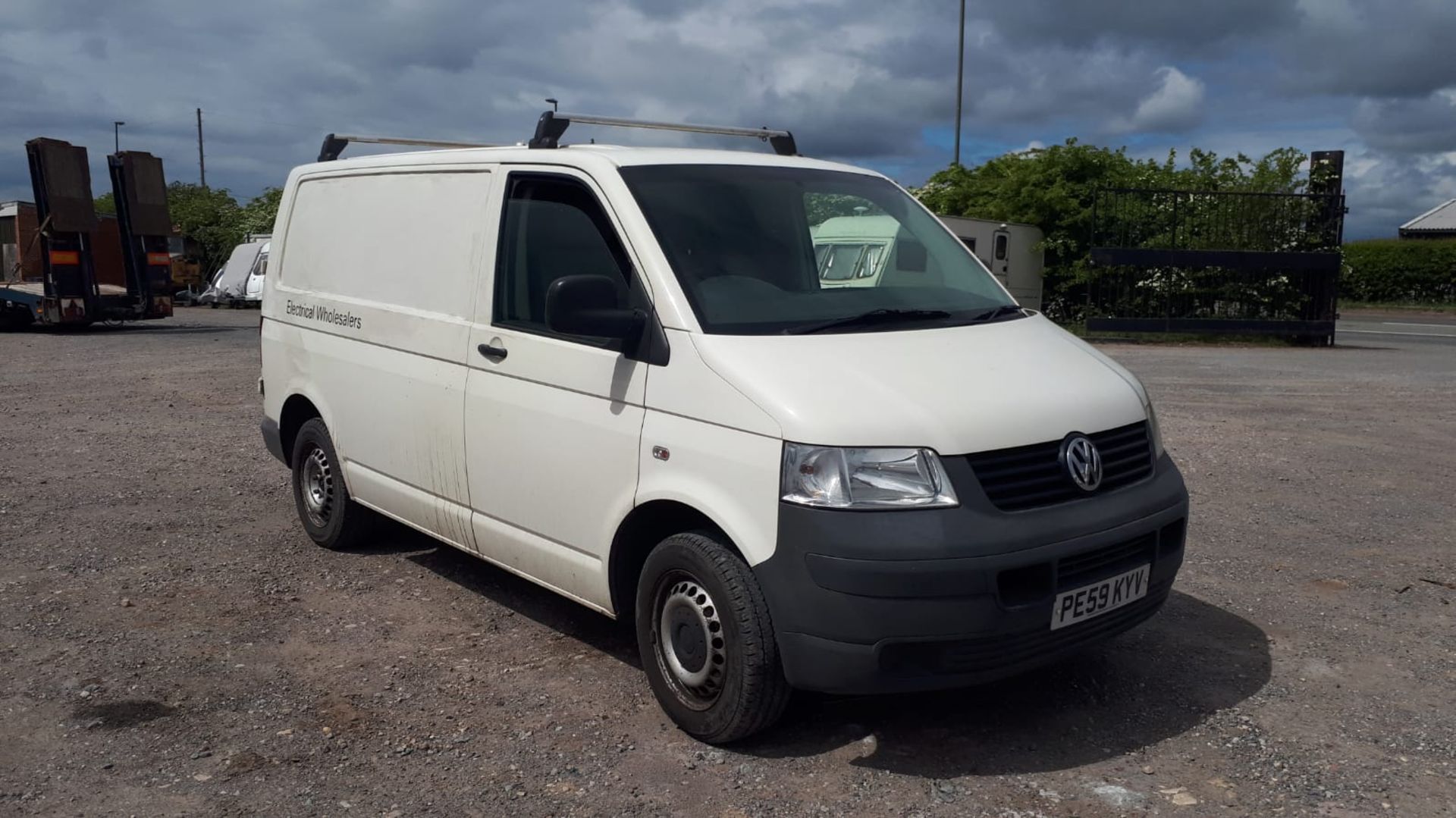 VW Transporter T28 102 TDi SWB Van, registration PE59KYV, V5 document, MOT until 8 December 2020 ( - Image 2 of 14